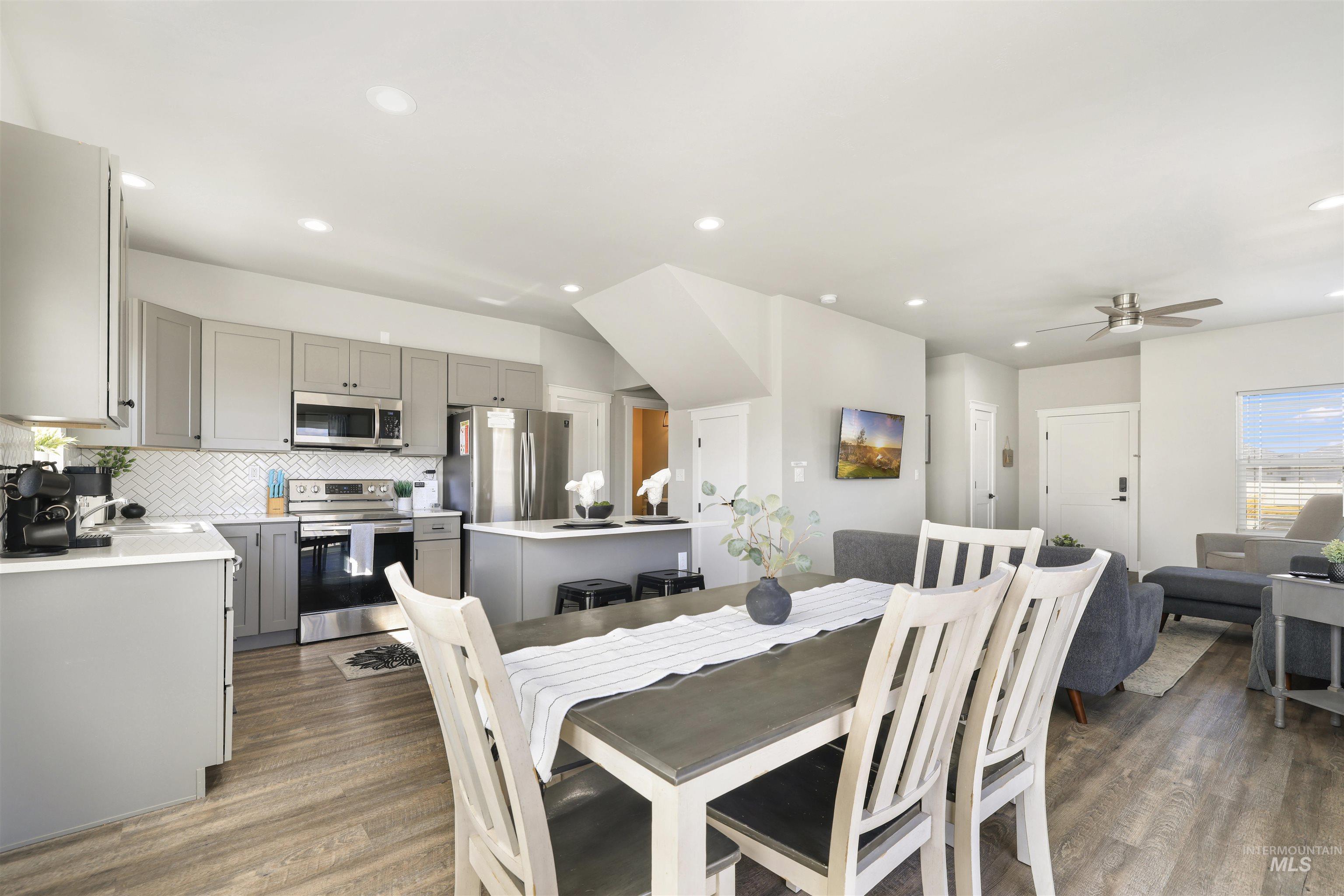 893/899 Shadowleaf, Twin Falls, Idaho 83301, 3 Bedrooms, 2.5 Bathrooms, Residential Income For Sale, Price $750,000,MLS 98977399