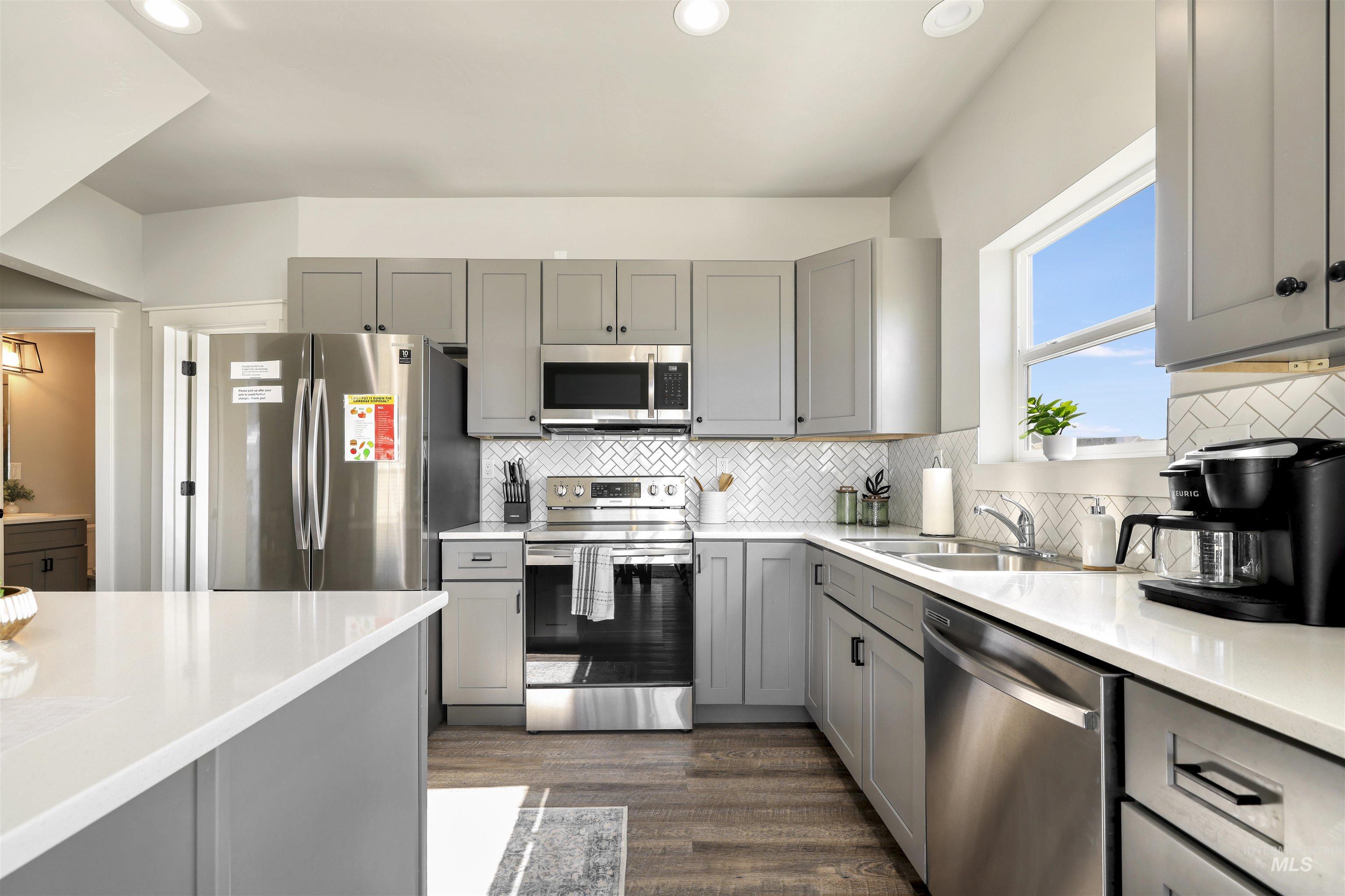 893/899 Shadowleaf, Twin Falls, Idaho 83301, 3 Bedrooms, 2.5 Bathrooms, Residential Income For Sale, Price $750,000,MLS 98977399