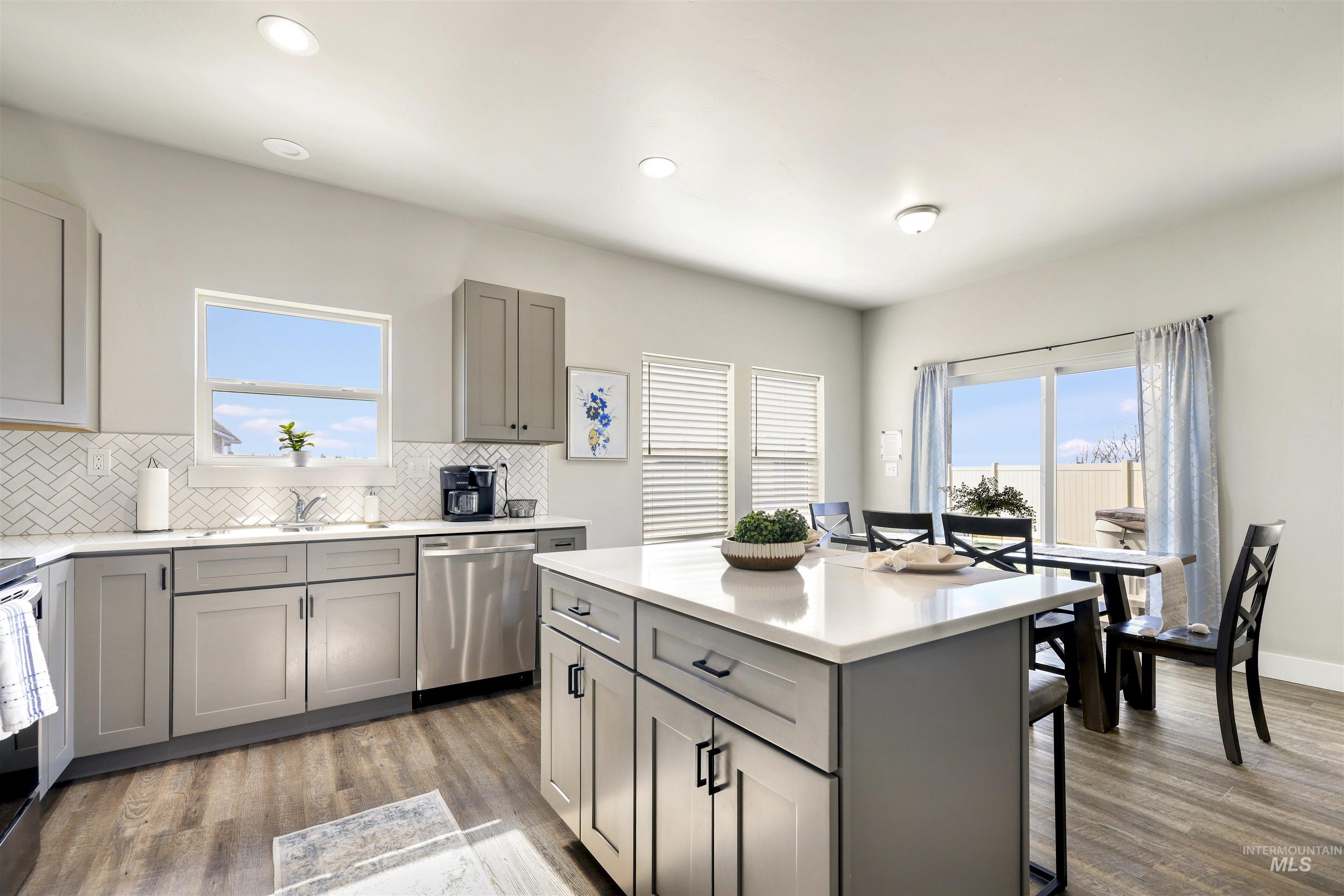 893/899 Shadowleaf, Twin Falls, Idaho 83301, 3 Bedrooms, 2.5 Bathrooms, Residential Income For Sale, Price $750,000,MLS 98977399