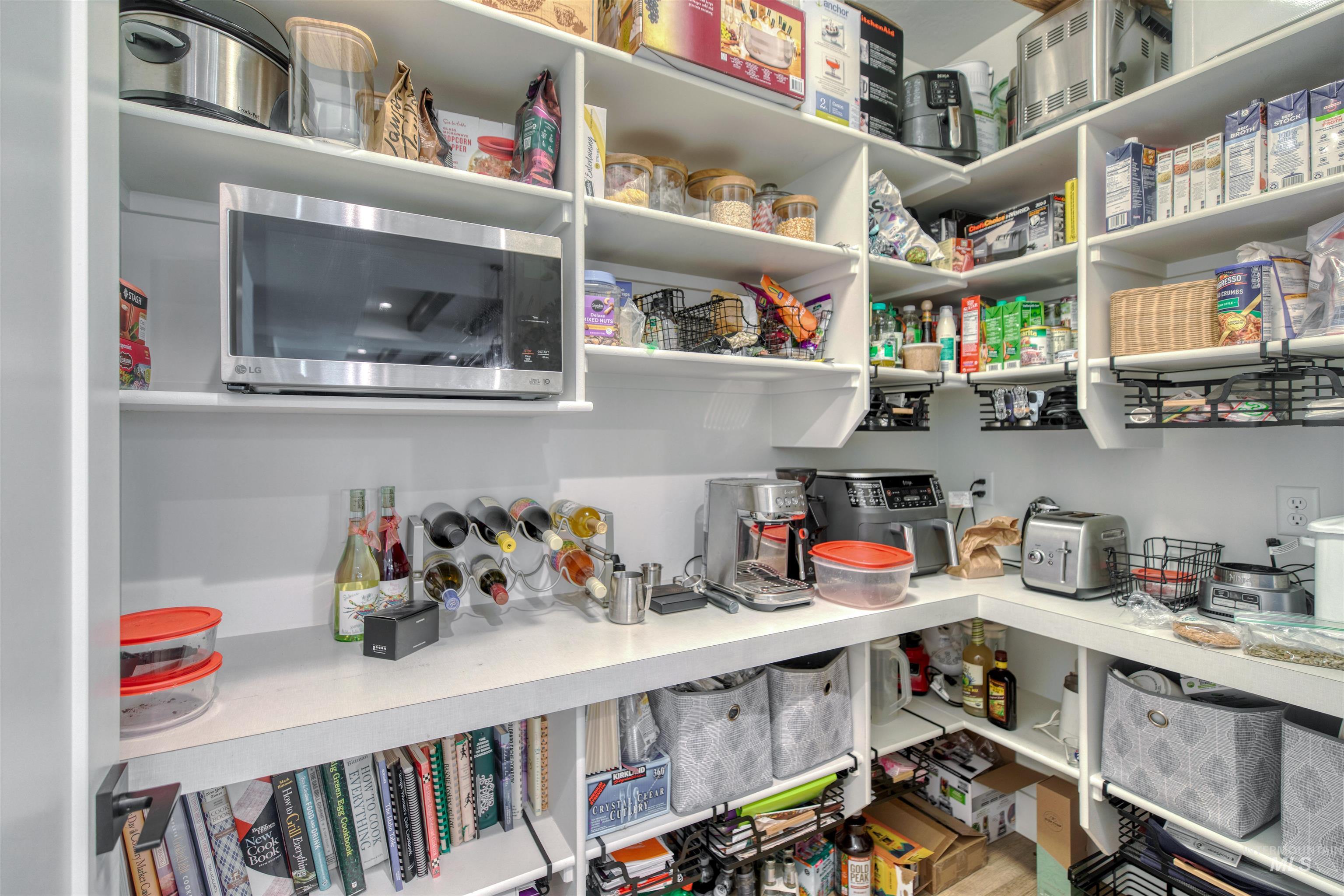 3308 W Miners Farm Dr, Boise, Idaho 83714, 4 Bedrooms, 3.5 Bathrooms, Residential For Sale, Price $1,075,000, 98977401