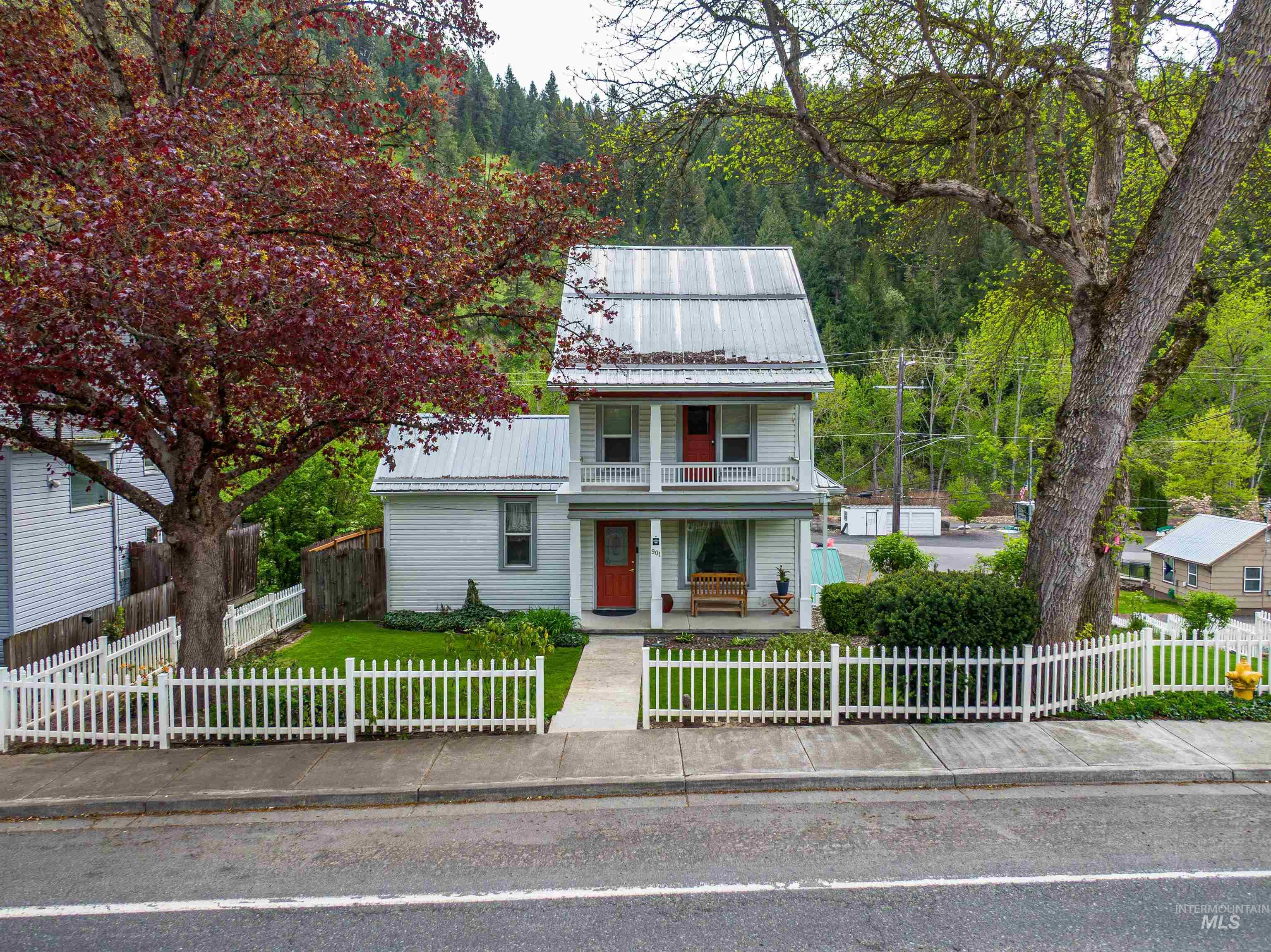 901 E Main St, Kendrick, Idaho 83537, 5 Bedrooms, 3.5 Bathrooms, Residential For Sale, Price $479,000, 98977407