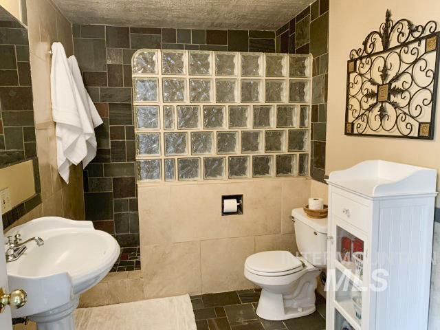 901 E Main St, Kendrick, Idaho 83537, 5 Bedrooms, 3.5 Bathrooms, Residential For Sale, Price $489,000, 98977407