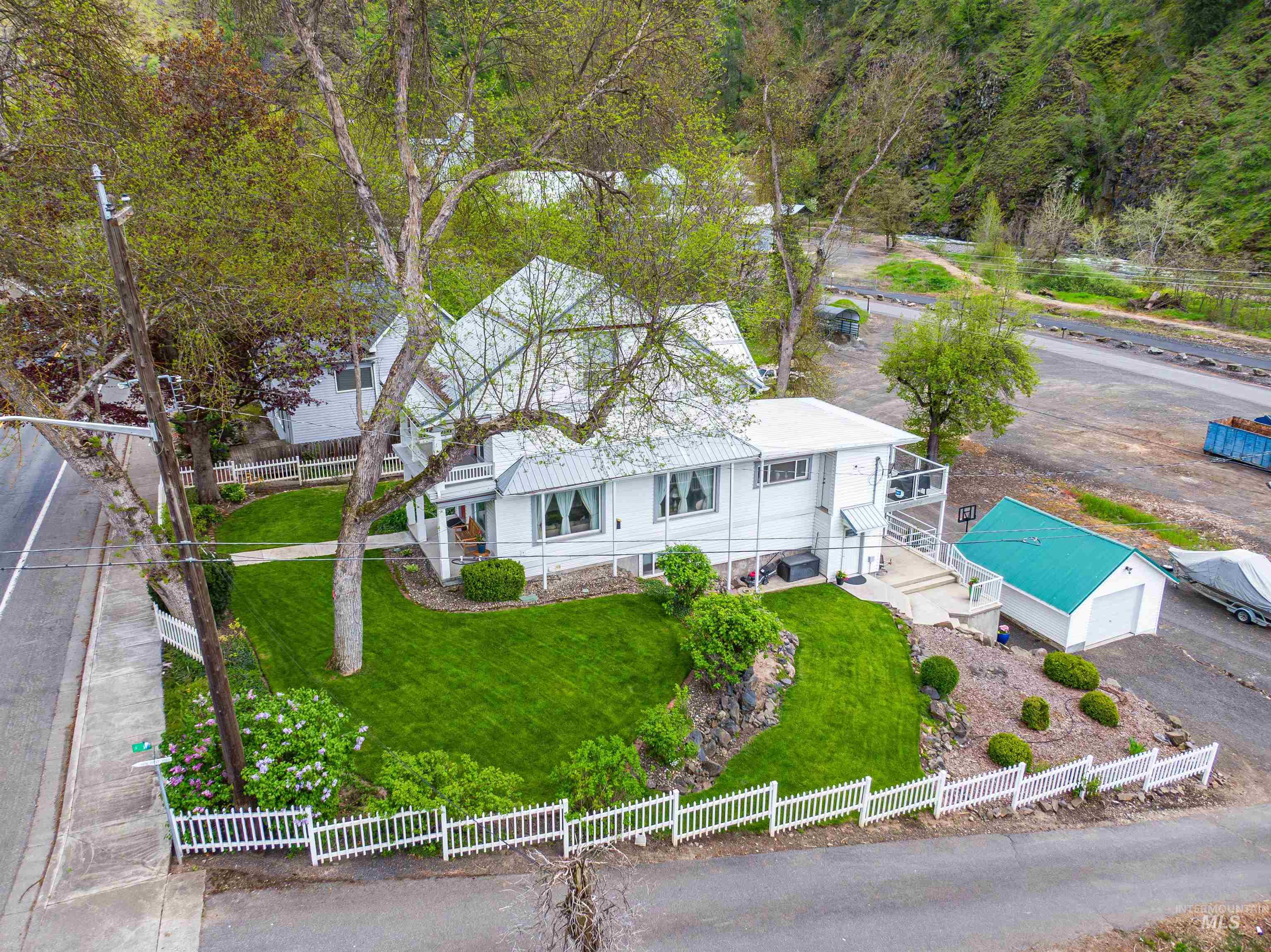 901 E Main St, Kendrick, Idaho 83537, 5 Bedrooms, 3.5 Bathrooms, Residential For Sale, Price $479,000, 98977407