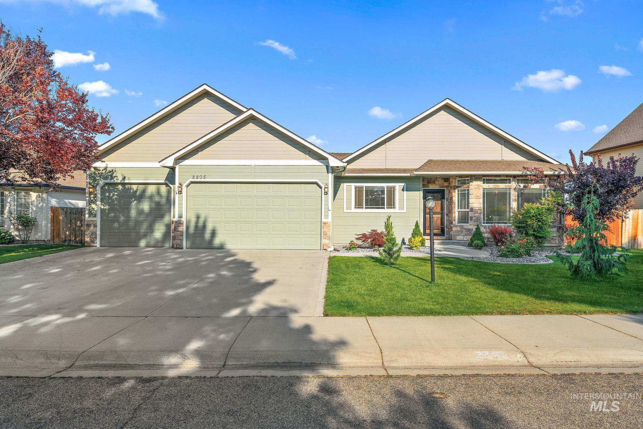 2205 N Aaronmink Way, Meridian, Idaho 83646, 3 Bedrooms, 2 Bathrooms, Residential For Sale, Price $619,000, 98977408