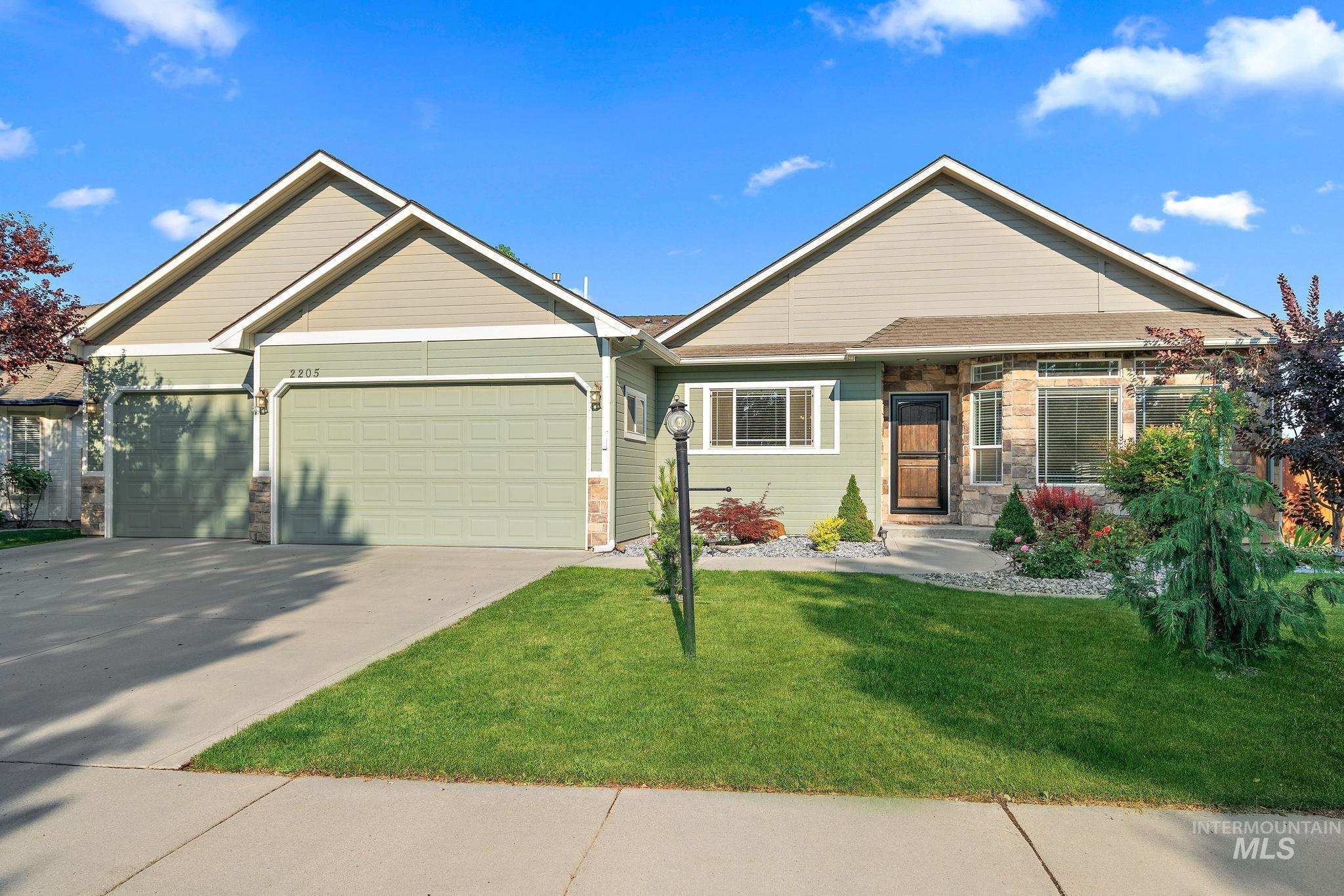 2205 N Aaronmink Way, Meridian, Idaho 83646, 3 Bedrooms, 2 Bathrooms, Residential For Sale, Price $619,000, 98977408