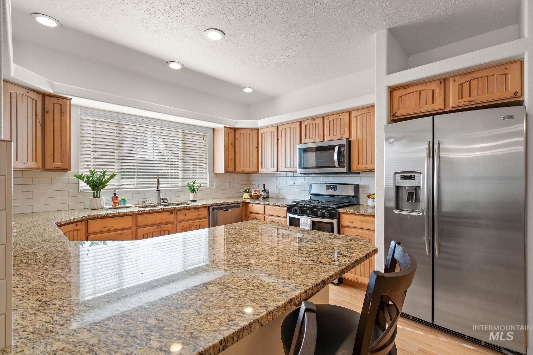 2205 N Aaronmink Way, Meridian, Idaho 83646, 3 Bedrooms, 2 Bathrooms, Residential For Sale, Price $619,000, 98977408