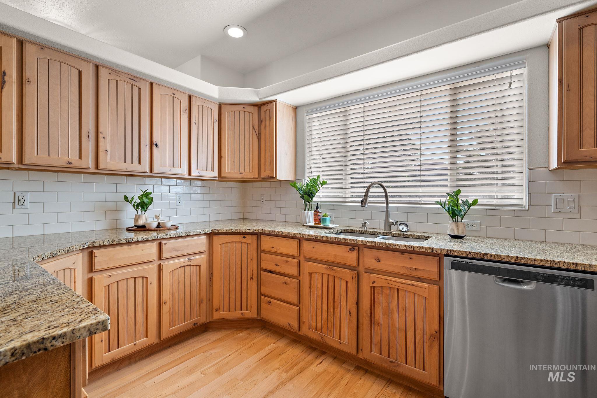 2205 N Aaronmink Way, Meridian, Idaho 83646, 3 Bedrooms, 2 Bathrooms, Residential For Sale, Price $619,000, 98977408