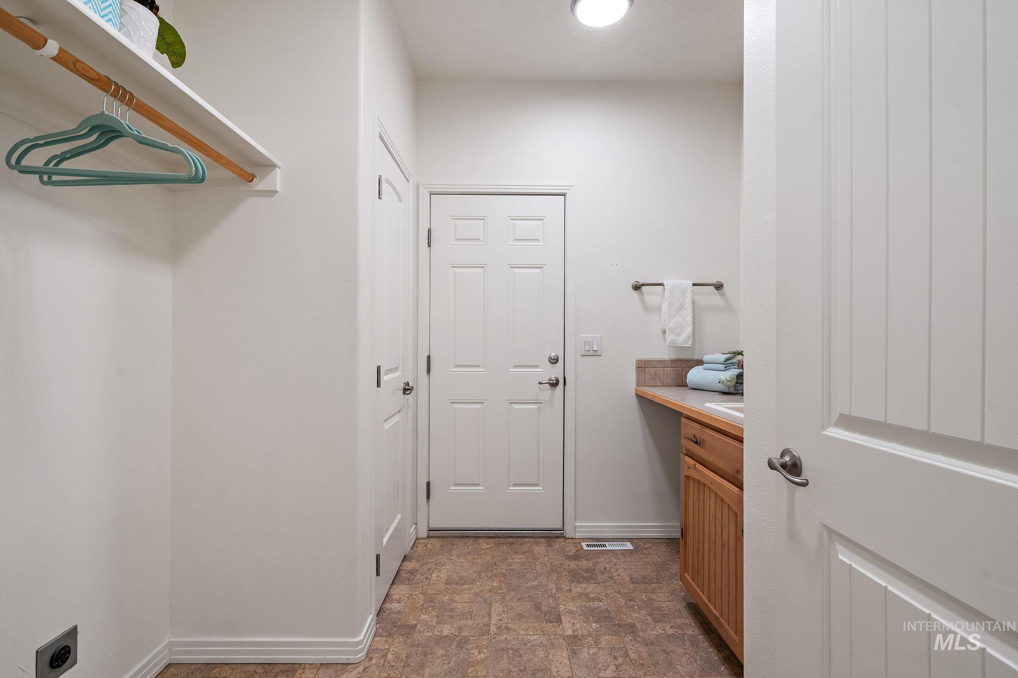 2205 N Aaronmink Way, Meridian, Idaho 83646, 3 Bedrooms, 2 Bathrooms, Residential For Sale, Price $619,000, 98977408