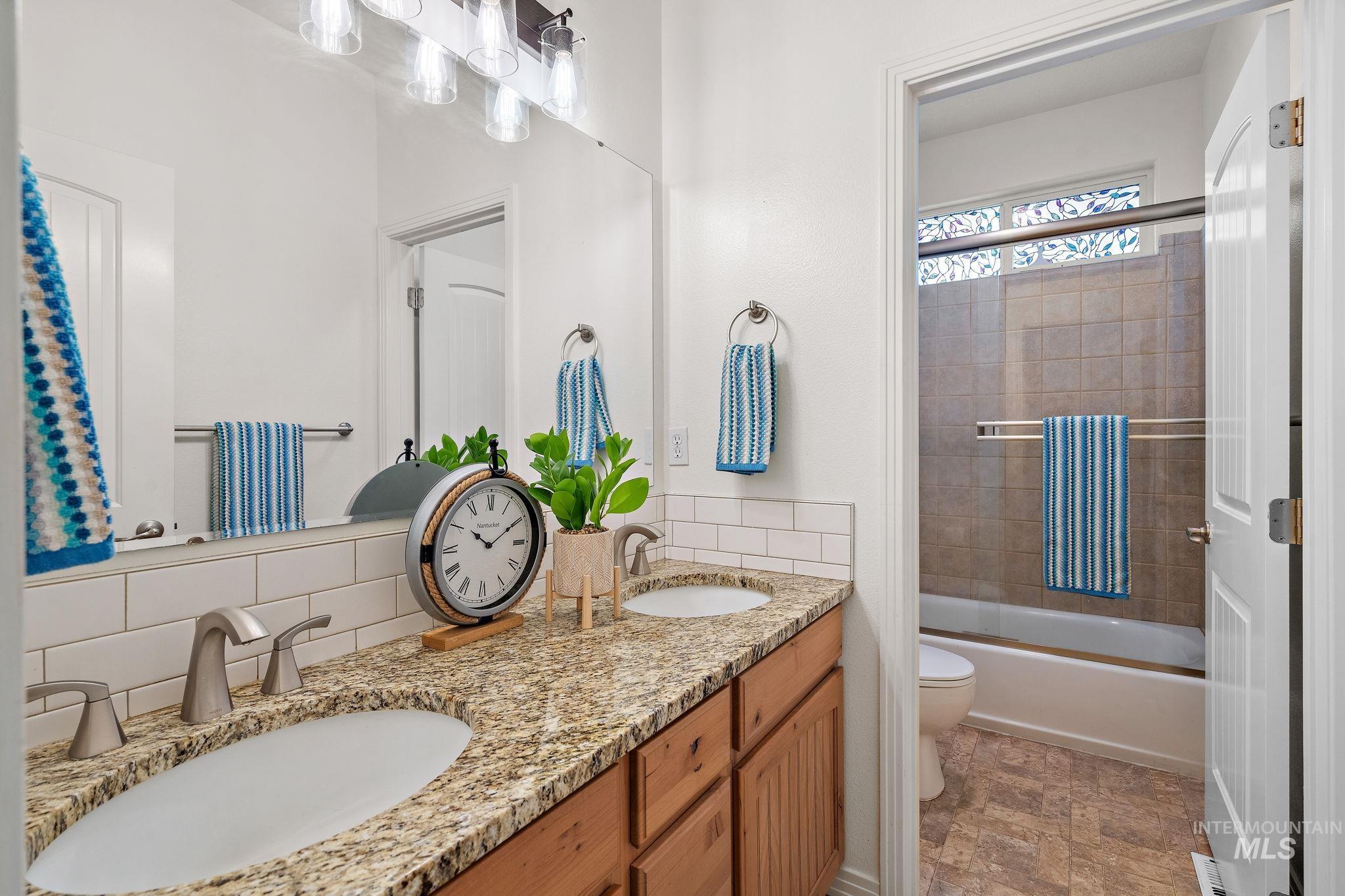 2205 N Aaronmink Way, Meridian, Idaho 83646, 3 Bedrooms, 2 Bathrooms, Residential For Sale, Price $619,000, 98977408