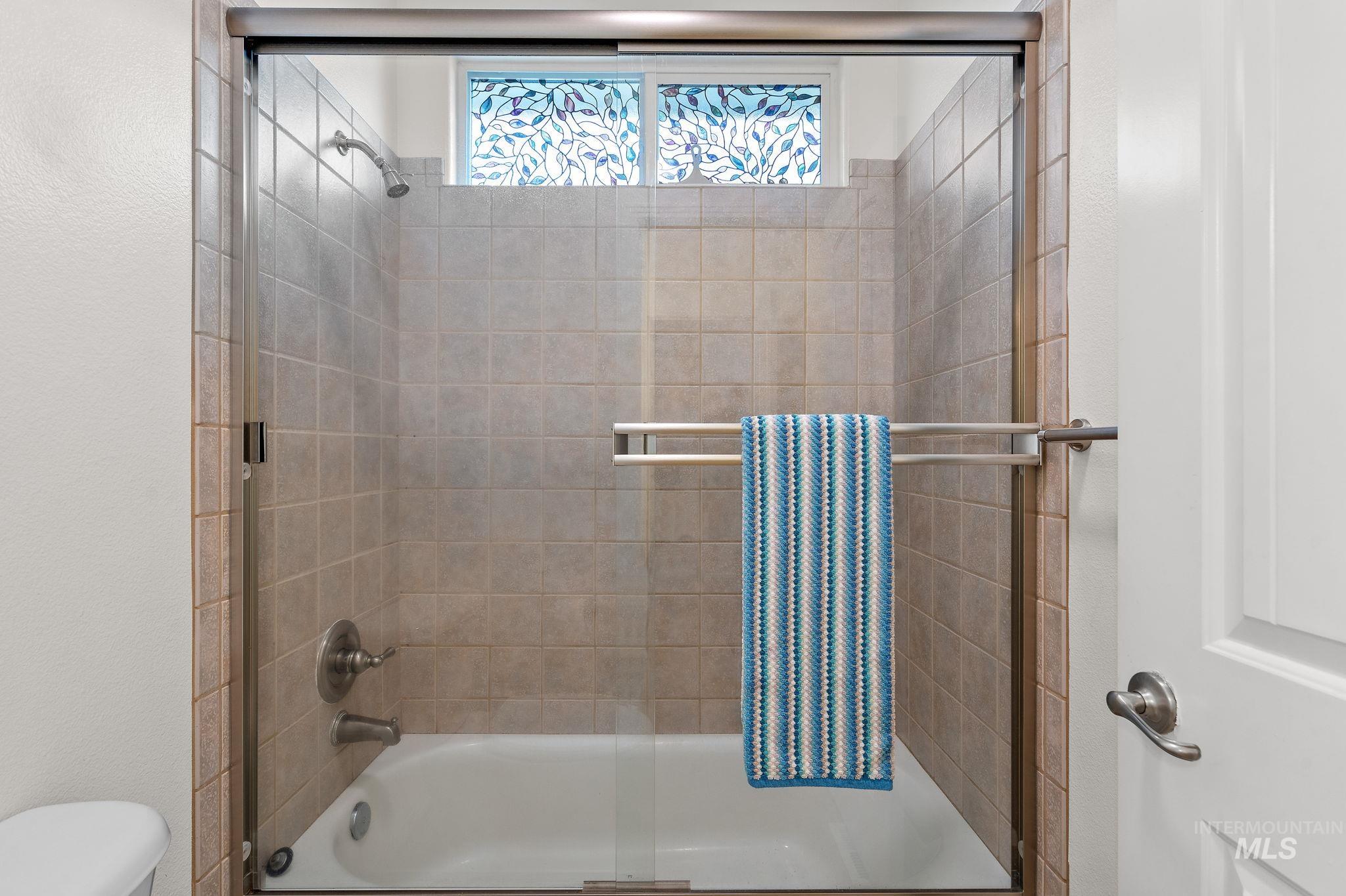 2205 N Aaronmink Way, Meridian, Idaho 83646, 3 Bedrooms, 2 Bathrooms, Residential For Sale, Price $619,000, 98977408