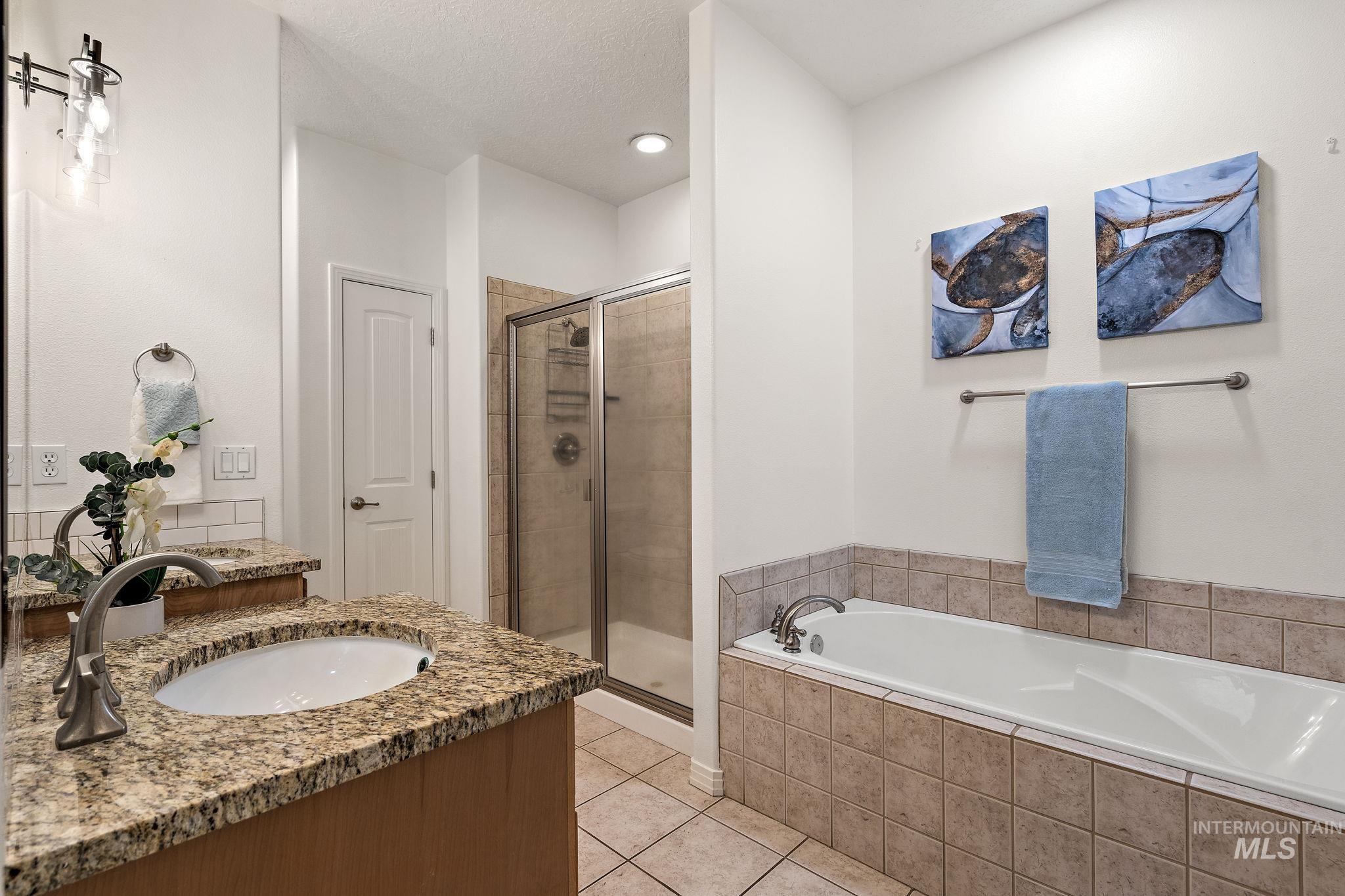 2205 N Aaronmink Way, Meridian, Idaho 83646, 3 Bedrooms, 2 Bathrooms, Residential For Sale, Price $619,000, 98977408