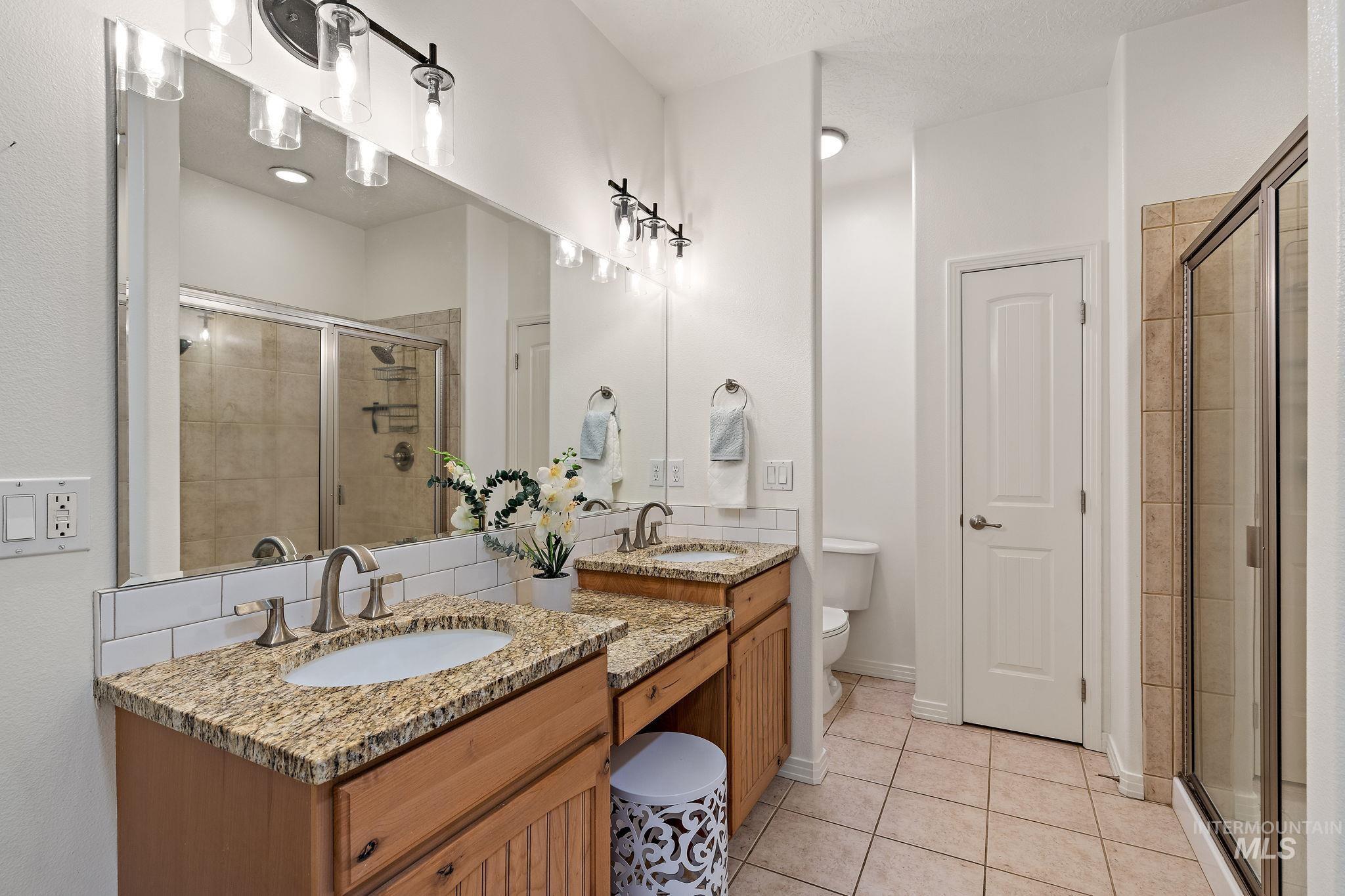 2205 N Aaronmink Way, Meridian, Idaho 83646, 3 Bedrooms, 2 Bathrooms, Residential For Sale, Price $619,000, 98977408