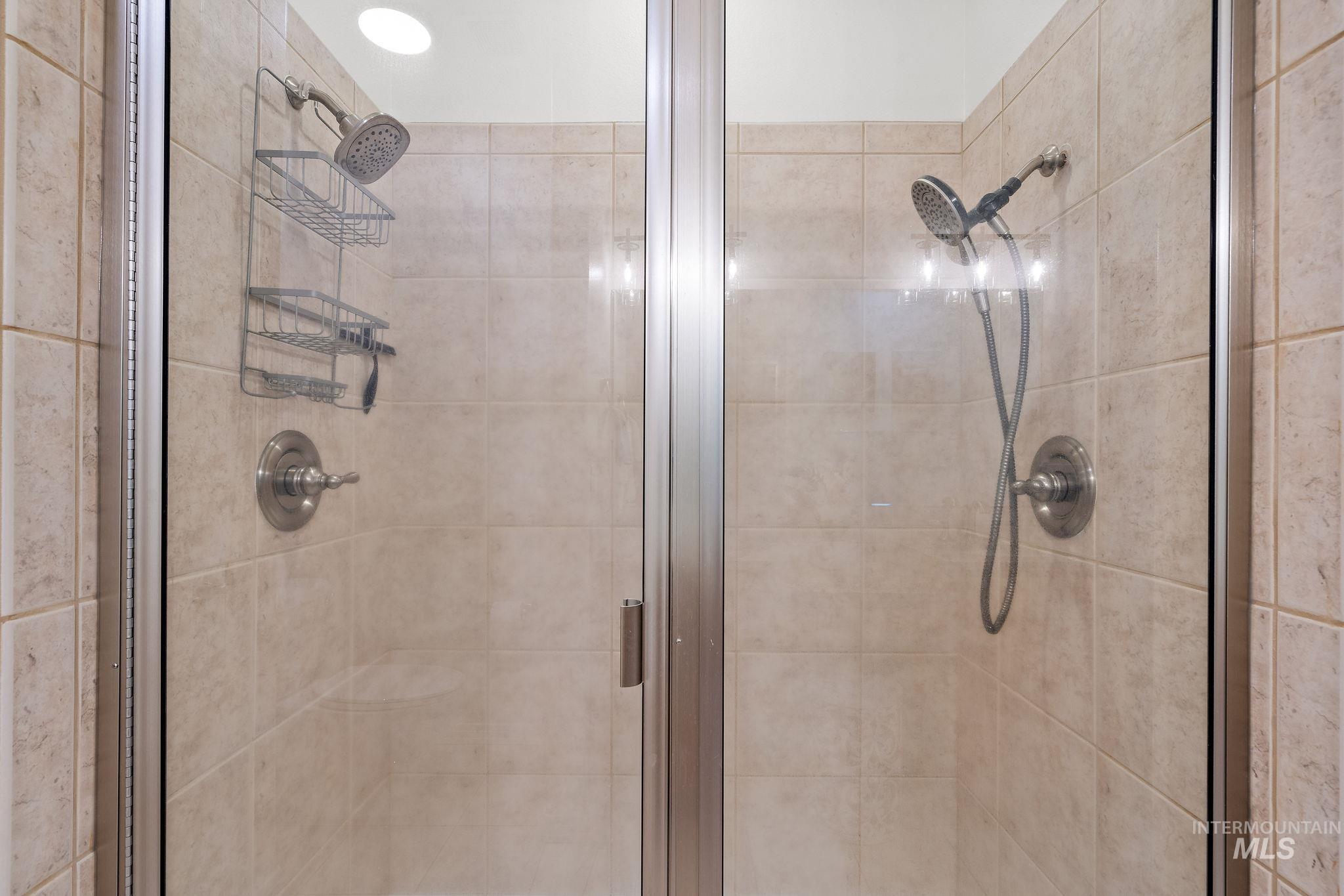 2205 N Aaronmink Way, Meridian, Idaho 83646, 3 Bedrooms, 2 Bathrooms, Residential For Sale, Price $619,000, 98977408