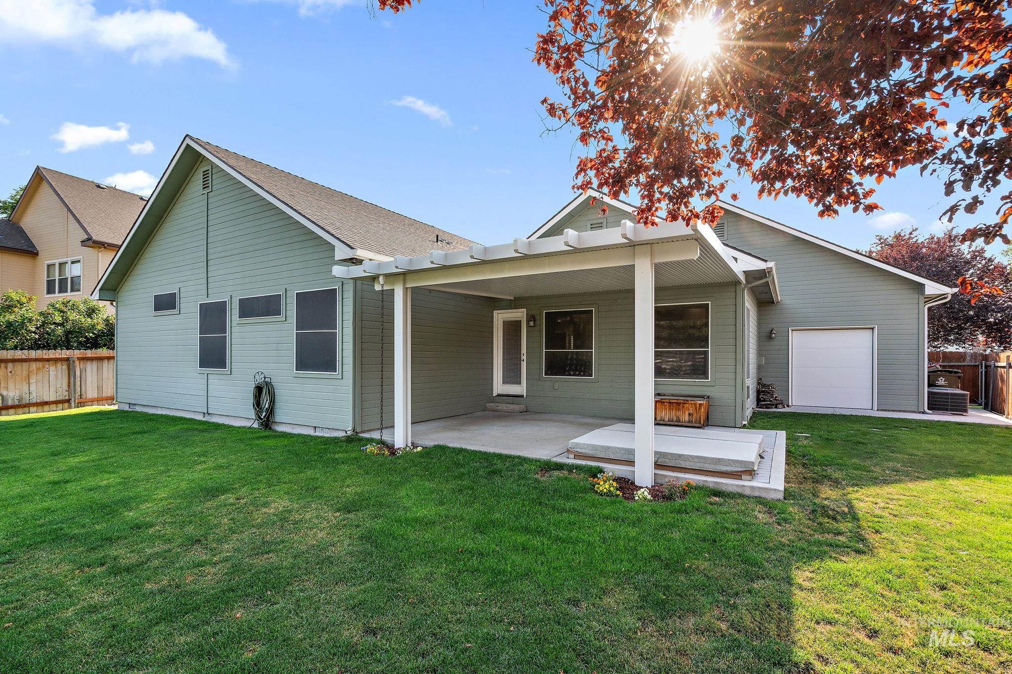 2205 N Aaronmink Way, Meridian, Idaho 83646, 3 Bedrooms, 2 Bathrooms, Residential For Sale, Price $619,000, 98977408