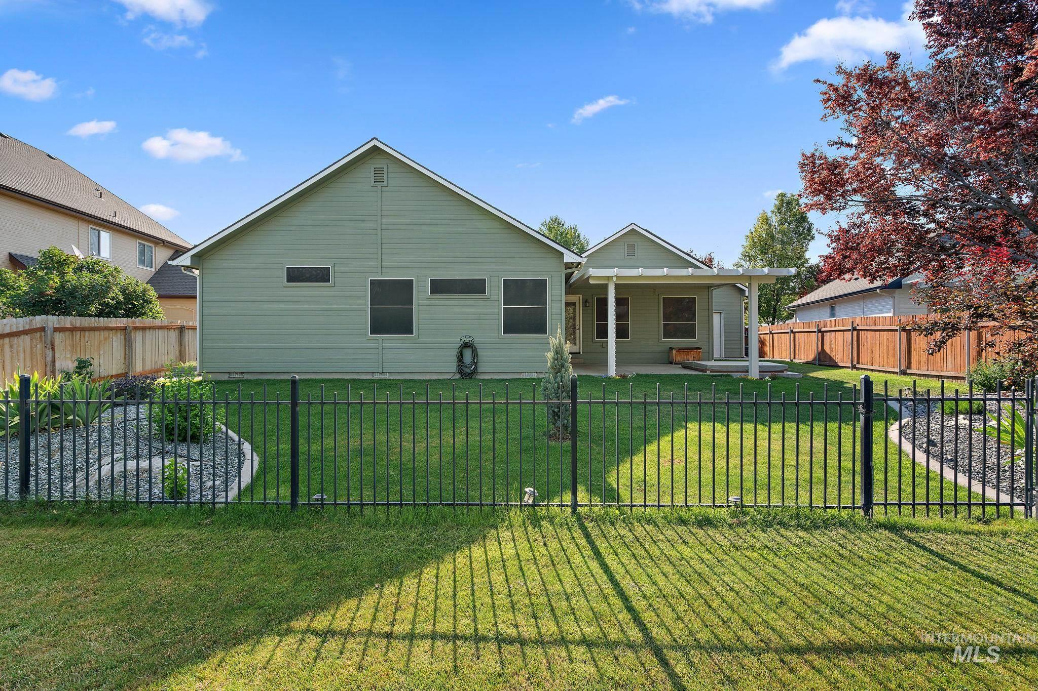 2205 N Aaronmink Way, Meridian, Idaho 83646, 3 Bedrooms, 2 Bathrooms, Residential For Sale, Price $619,000, 98977408