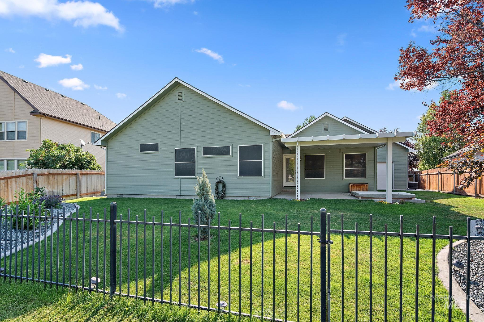 2205 N Aaronmink Way, Meridian, Idaho 83646, 3 Bedrooms, 2 Bathrooms, Residential For Sale, Price $619,000, 98977408