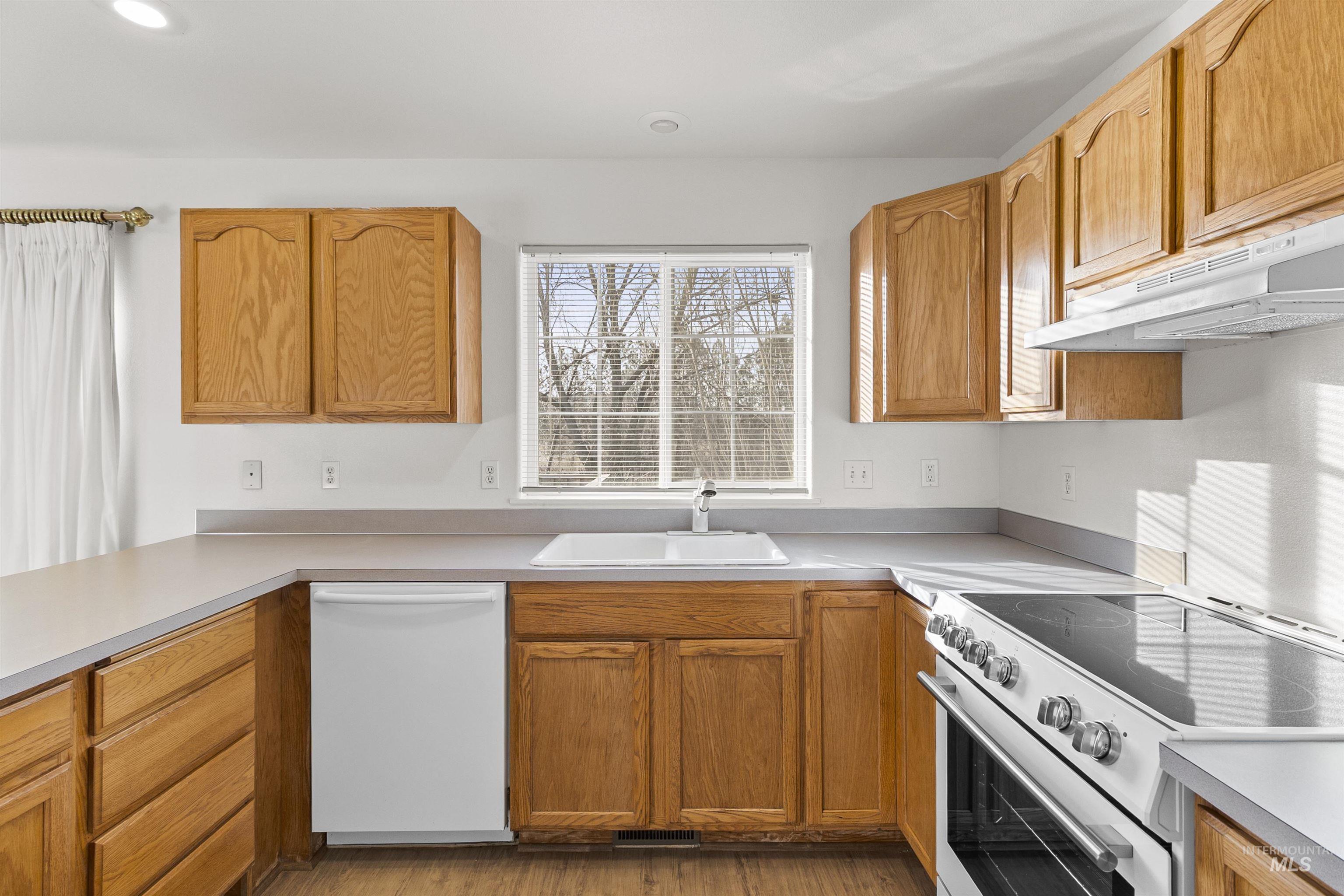 1707 E 6th St., Moscow, Idaho 83843, 3 Bedrooms, 2 Bathrooms, Residential For Sale, Price $459,000,MLS 98977409