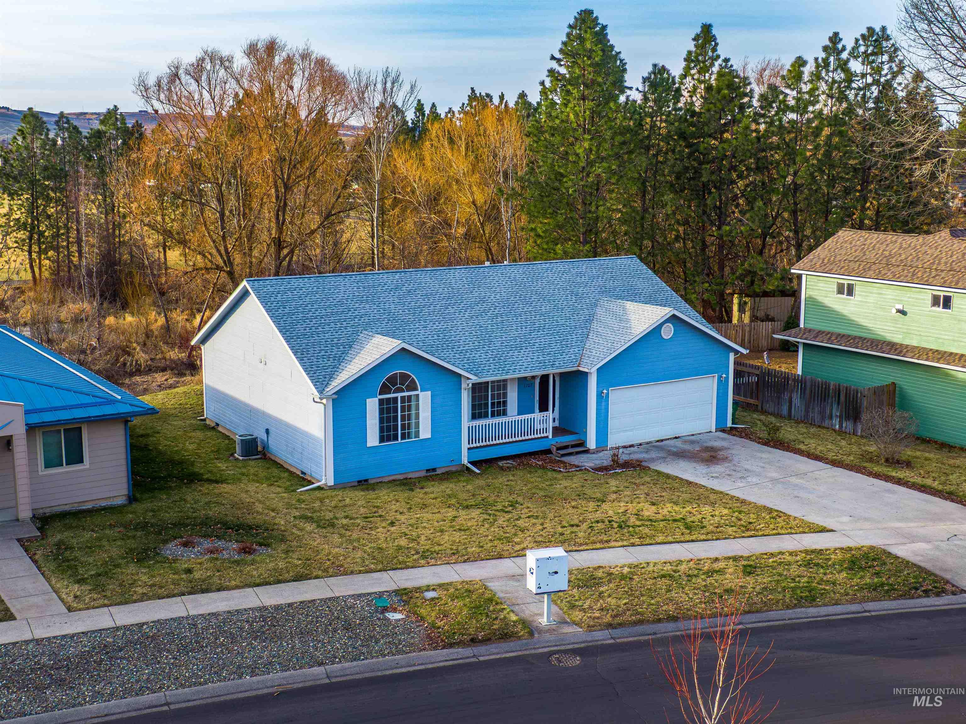 1707 E 6th St., Moscow, Idaho 83843, 3 Bedrooms, 2 Bathrooms, Residential For Sale, Price $459,000,MLS 98977409