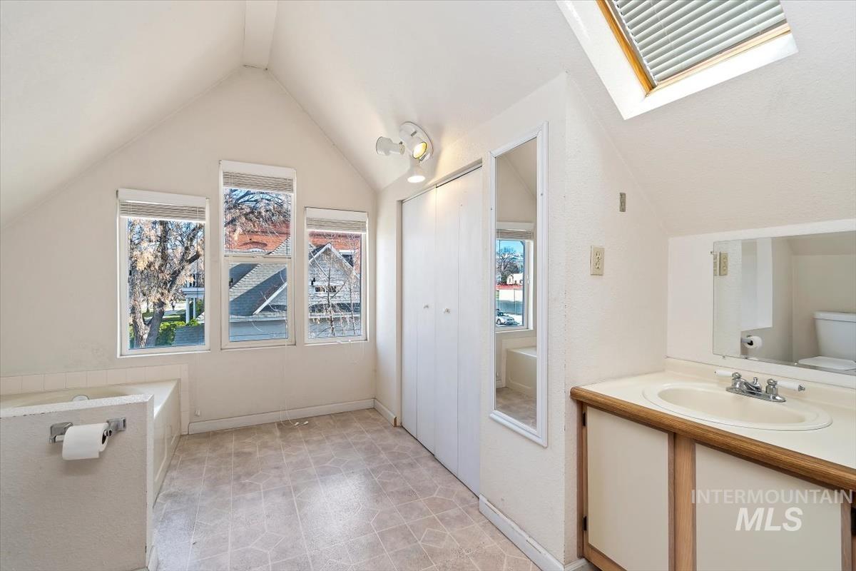 518 N 13th St, Boise, Idaho 83702, 3 Bedrooms, 2 Bathrooms, Residential For Sale, Price $695,700,MLS 98977410