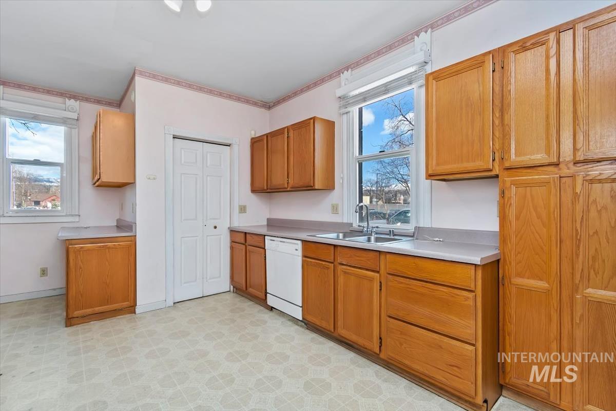 518 N 13th St, Boise, Idaho 83702, 3 Bedrooms, 2 Bathrooms, Residential Income For Sale, Price $695,700, 98977411