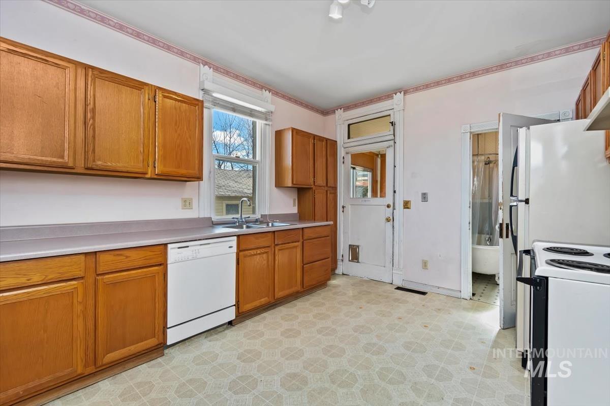 518 N 13th St, Boise, Idaho 83702, 3 Bedrooms, 2 Bathrooms, Residential Income For Sale, Price $695,700, 98977411