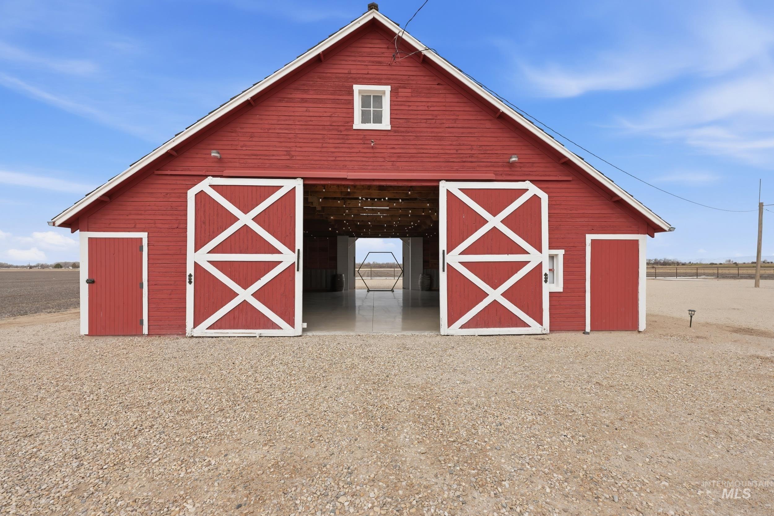 9762 Deer Flat Rd, Nampa, Idaho 83686, 4 Bedrooms, 2 Bathrooms, Residential For Sale, Price $850,000,MLS 98977414