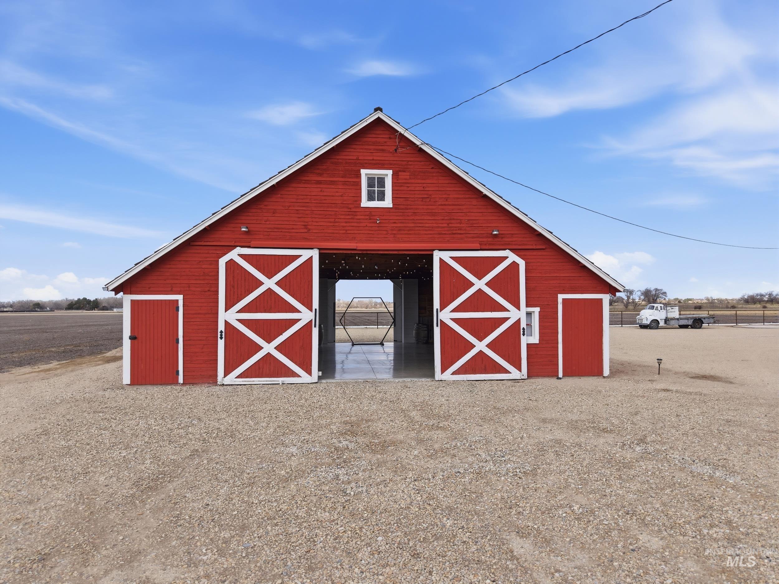 9762 Deer Flat Rd, Nampa, Idaho 83686, 4 Bedrooms, 2 Bathrooms, Residential For Sale, Price $850,000,MLS 98977414