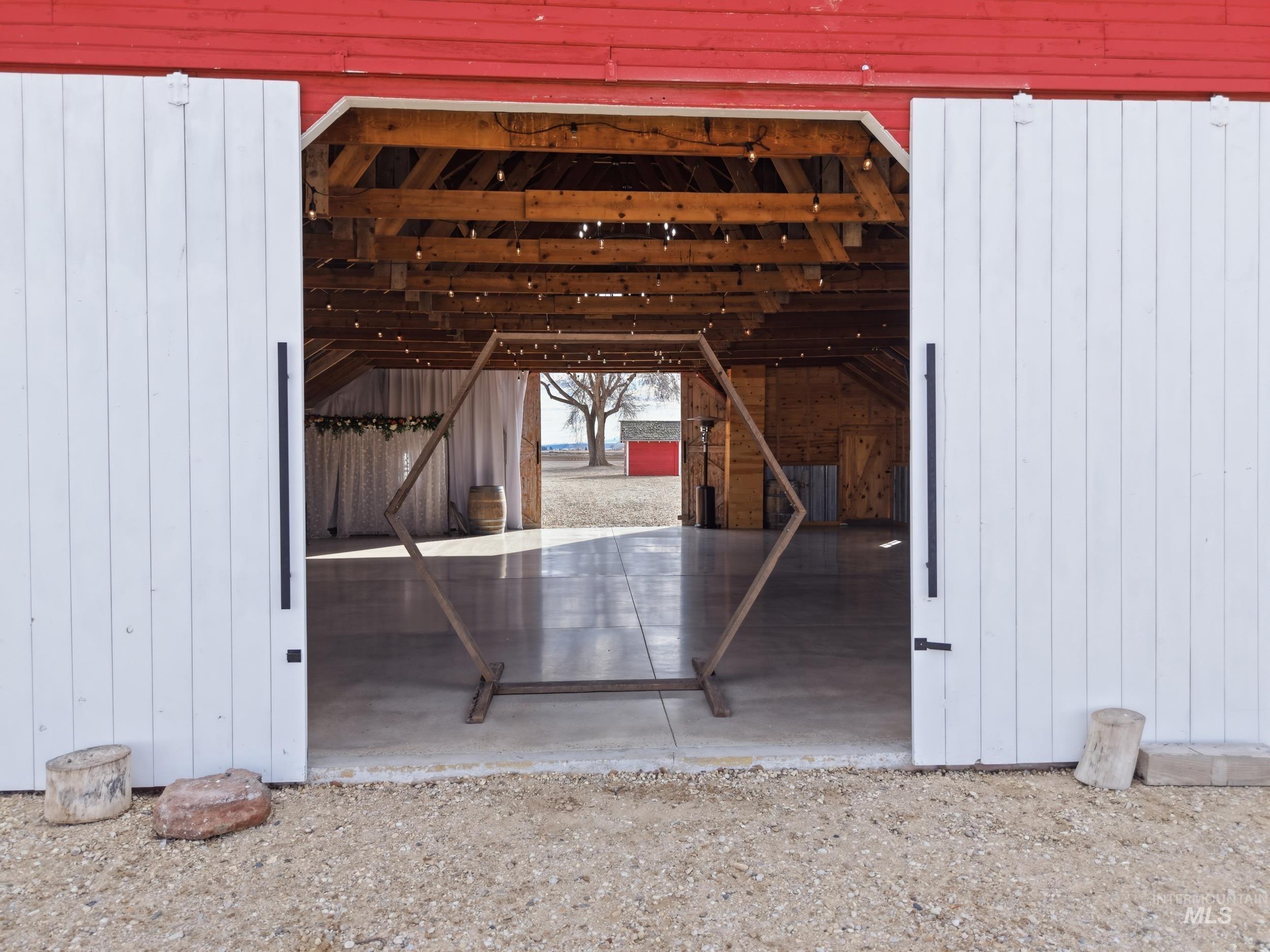 9762 Deer Flat Rd, Nampa, Idaho 83686, 4 Bedrooms, 2 Bathrooms, Residential For Sale, Price $850,000,MLS 98977414