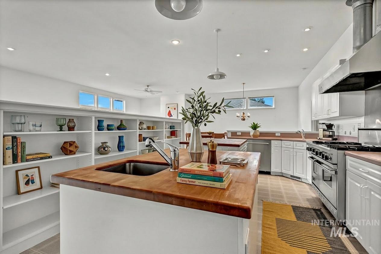 4266 N La Fontana Way, Boise, Idaho 83702, 2 Bedrooms, 2.5 Bathrooms, Residential For Sale, Price $785,000,MLS 98977416