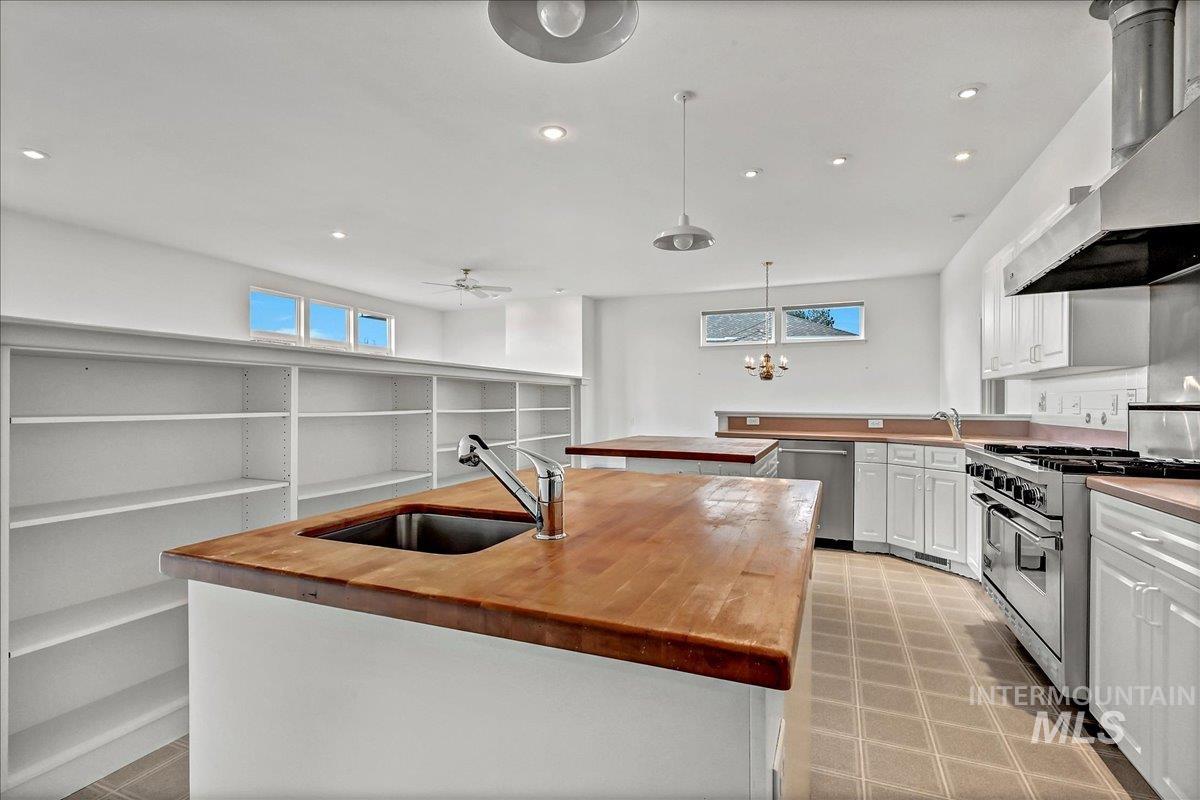 4266 N La Fontana Way, Boise, Idaho 83702, 2 Bedrooms, 2.5 Bathrooms, Residential For Sale, Price $785,000,MLS 98977416