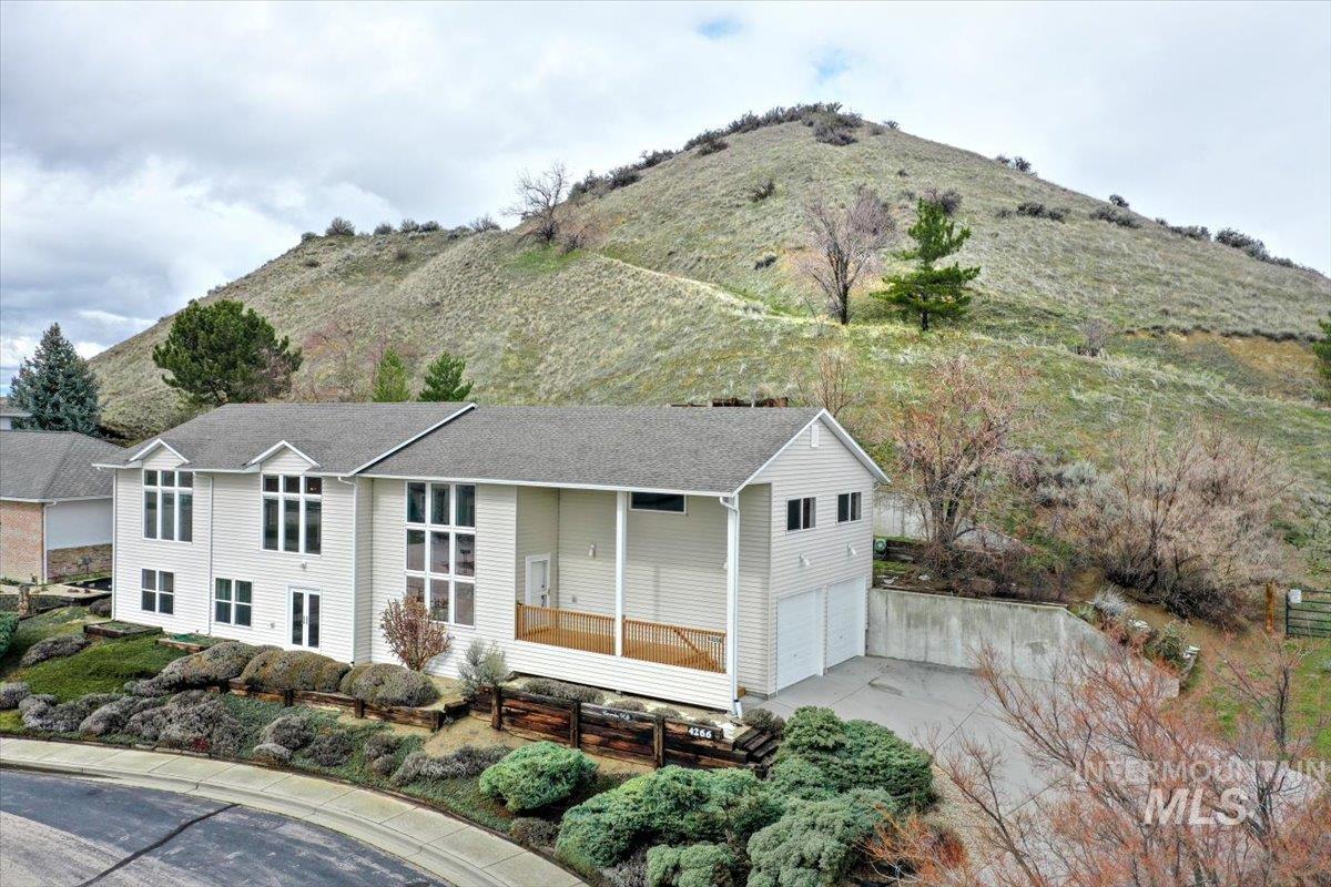 4266 N La Fontana Way, Boise, Idaho 83702, 2 Bedrooms, 2.5 Bathrooms, Residential For Sale, Price $785,000,MLS 98977416