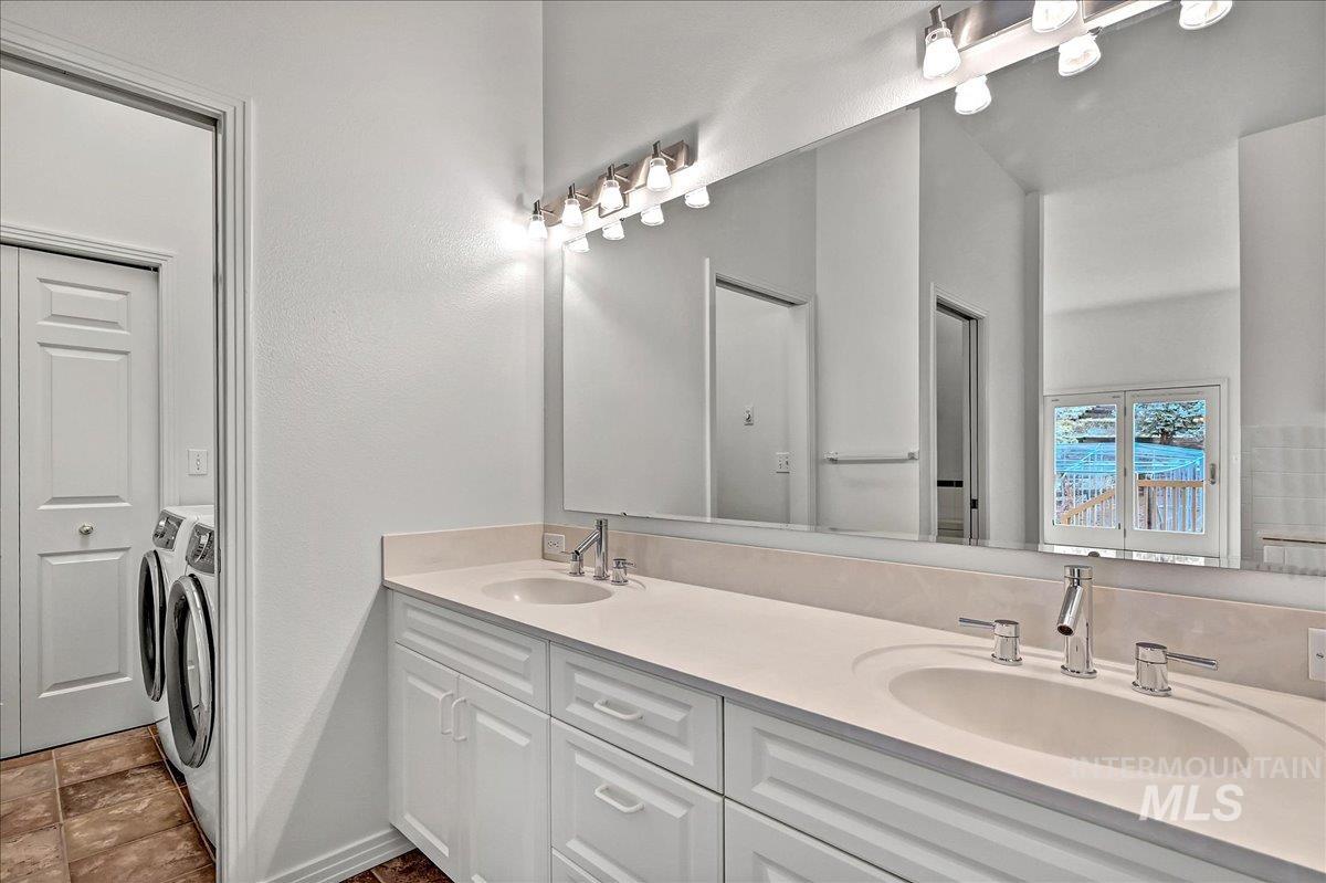 4266 N La Fontana Way, Boise, Idaho 83702, 2 Bedrooms, 2.5 Bathrooms, Residential For Sale, Price $785,000,MLS 98977416