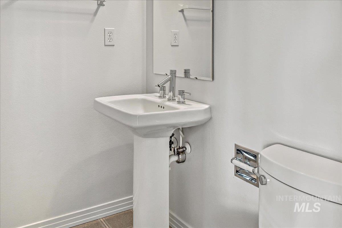 4266 N La Fontana Way, Boise, Idaho 83702, 2 Bedrooms, 2.5 Bathrooms, Residential For Sale, Price $825,000,MLS 98977416