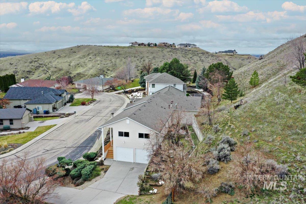 4266 N La Fontana Way, Boise, Idaho 83702, 2 Bedrooms, 2.5 Bathrooms, Residential For Sale, Price $825,000,MLS 98977416