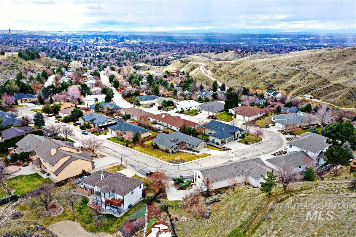 4266 N La Fontana Way, Boise, Idaho 83702, 2 Bedrooms, 2.5 Bathrooms, Residential For Sale, Price $785,000,MLS 98977416