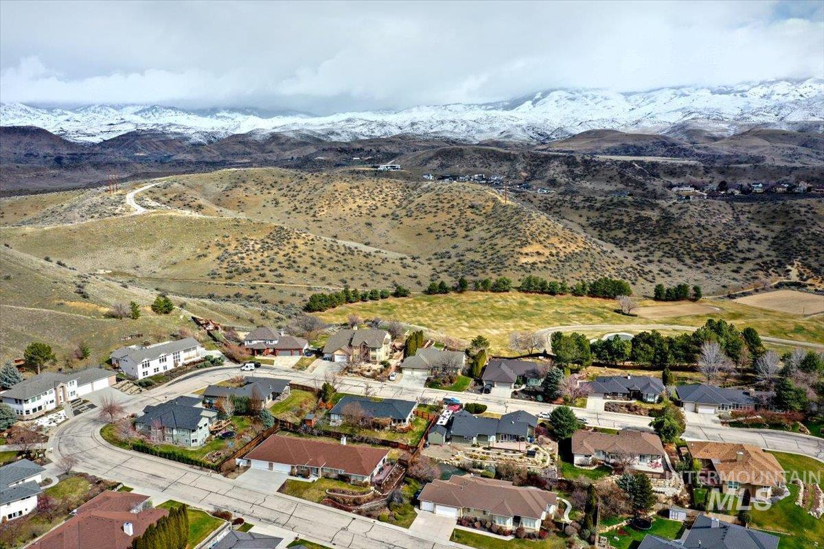 4266 N La Fontana Way, Boise, Idaho 83702, 2 Bedrooms, 2.5 Bathrooms, Residential For Sale, Price $825,000,MLS 98977416