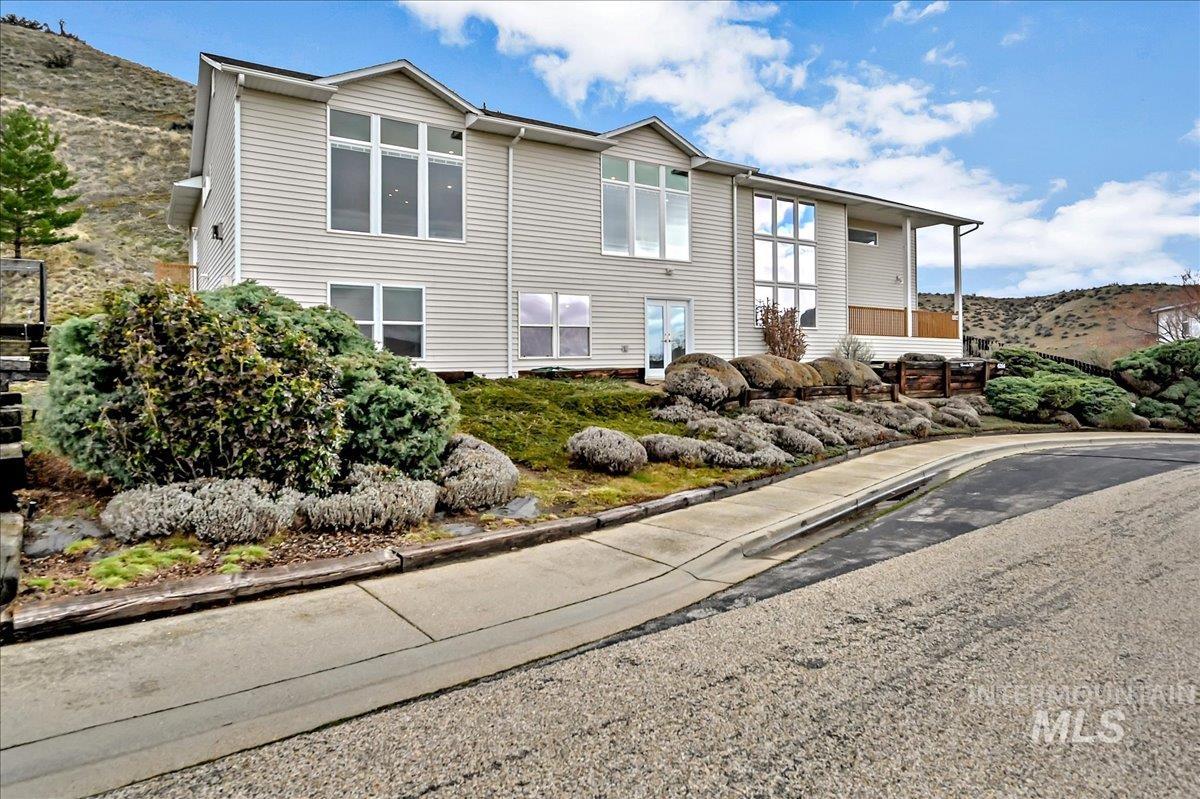 4266 N La Fontana Way, Boise, Idaho 83702, 2 Bedrooms, 2.5 Bathrooms, Residential For Sale, Price $825,000,MLS 98977416