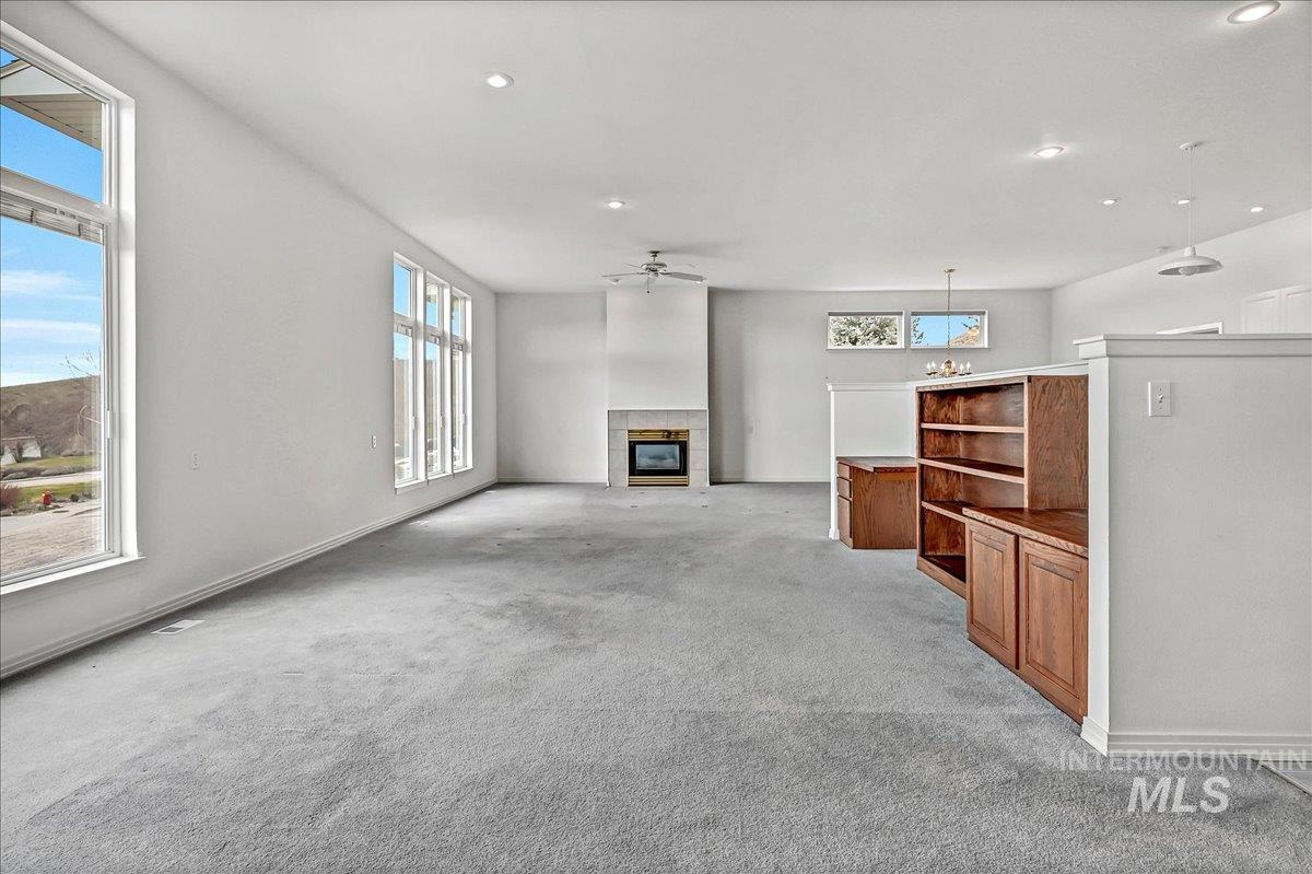 4266 N La Fontana Way, Boise, Idaho 83702, 2 Bedrooms, 2.5 Bathrooms, Residential For Sale, Price $825,000,MLS 98977416