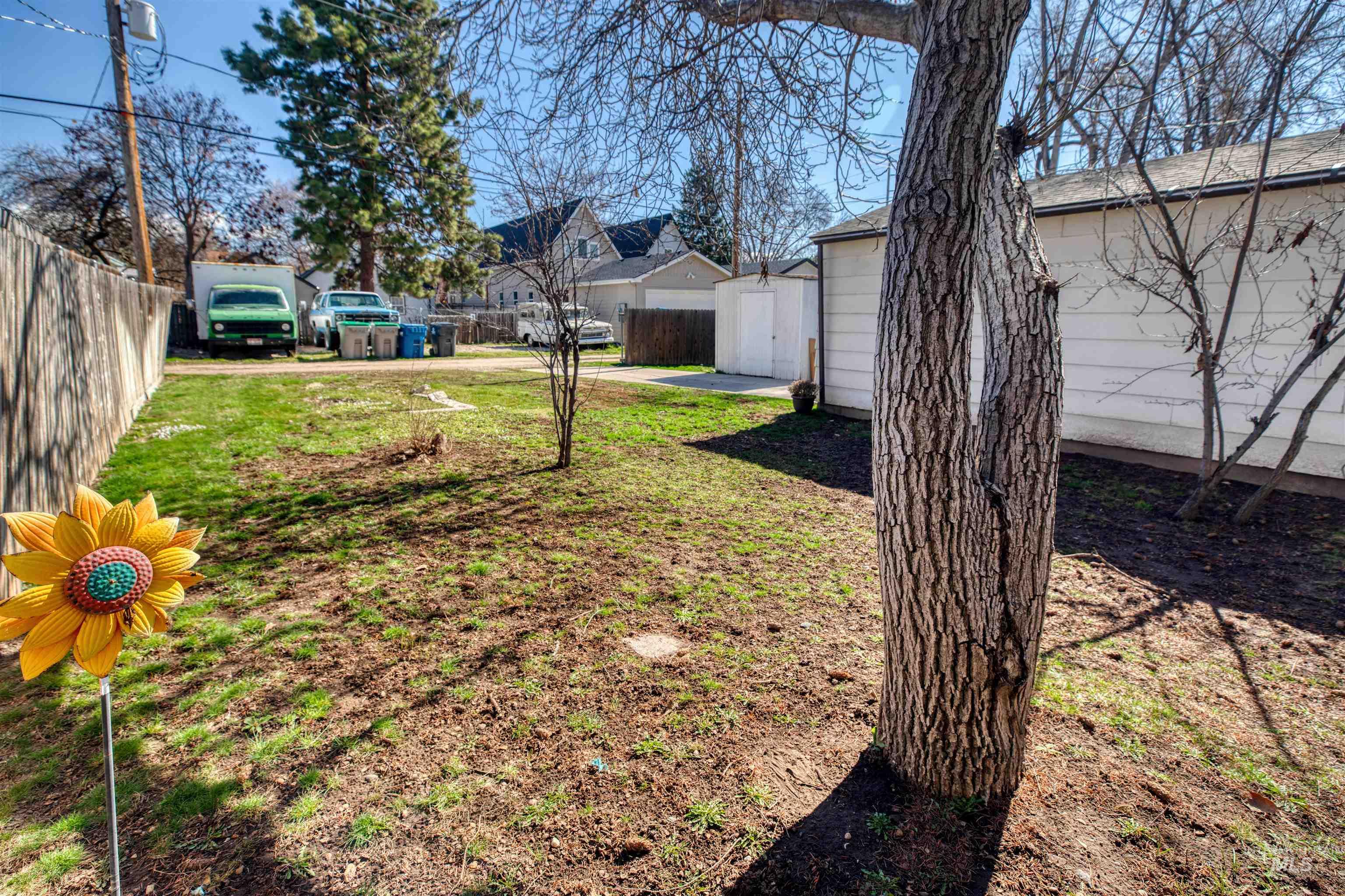 1710 S Robert St, Boise, Idaho 83705, 2 Bedrooms, 1 Bathroom, Residential For Sale, Price $334,900, 98977417