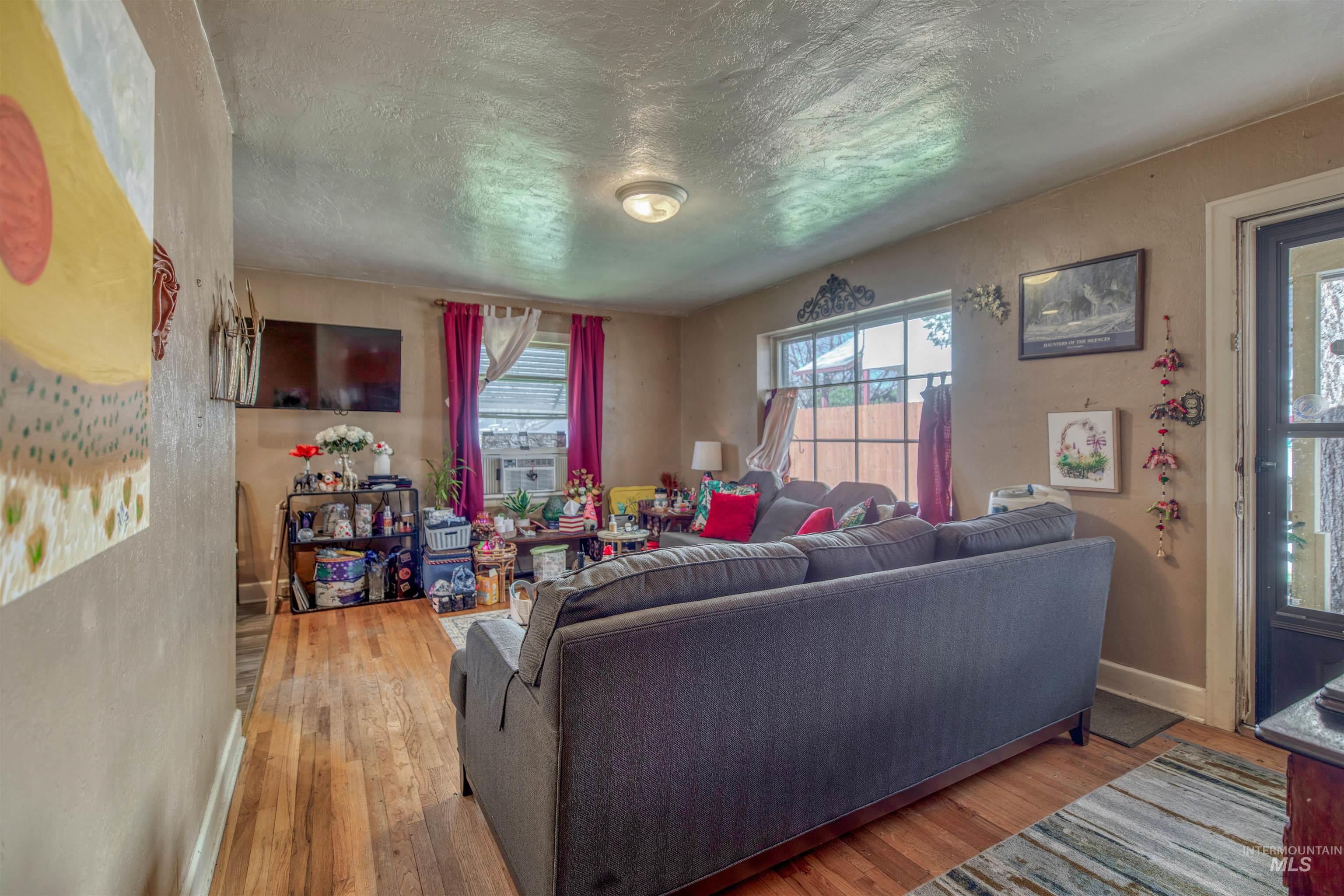 1710 S Robert St, Boise, Idaho 83705, 2 Bedrooms, 1 Bathroom, Residential For Sale, Price $334,900, 98977417