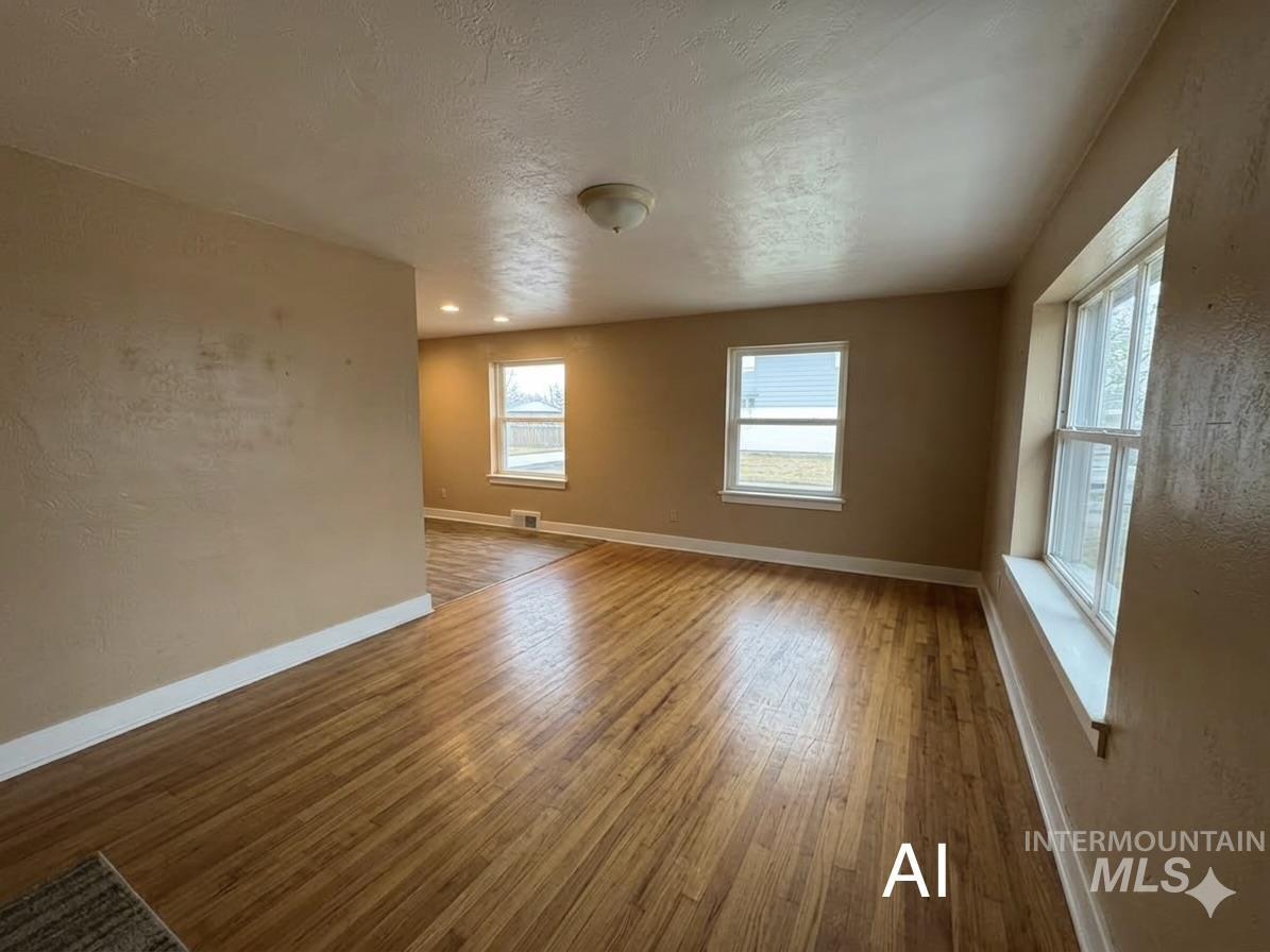 1710 S Robert St, Boise, Idaho 83705, 2 Bedrooms, 1 Bathroom, Residential For Sale, Price $334,900, 98977417