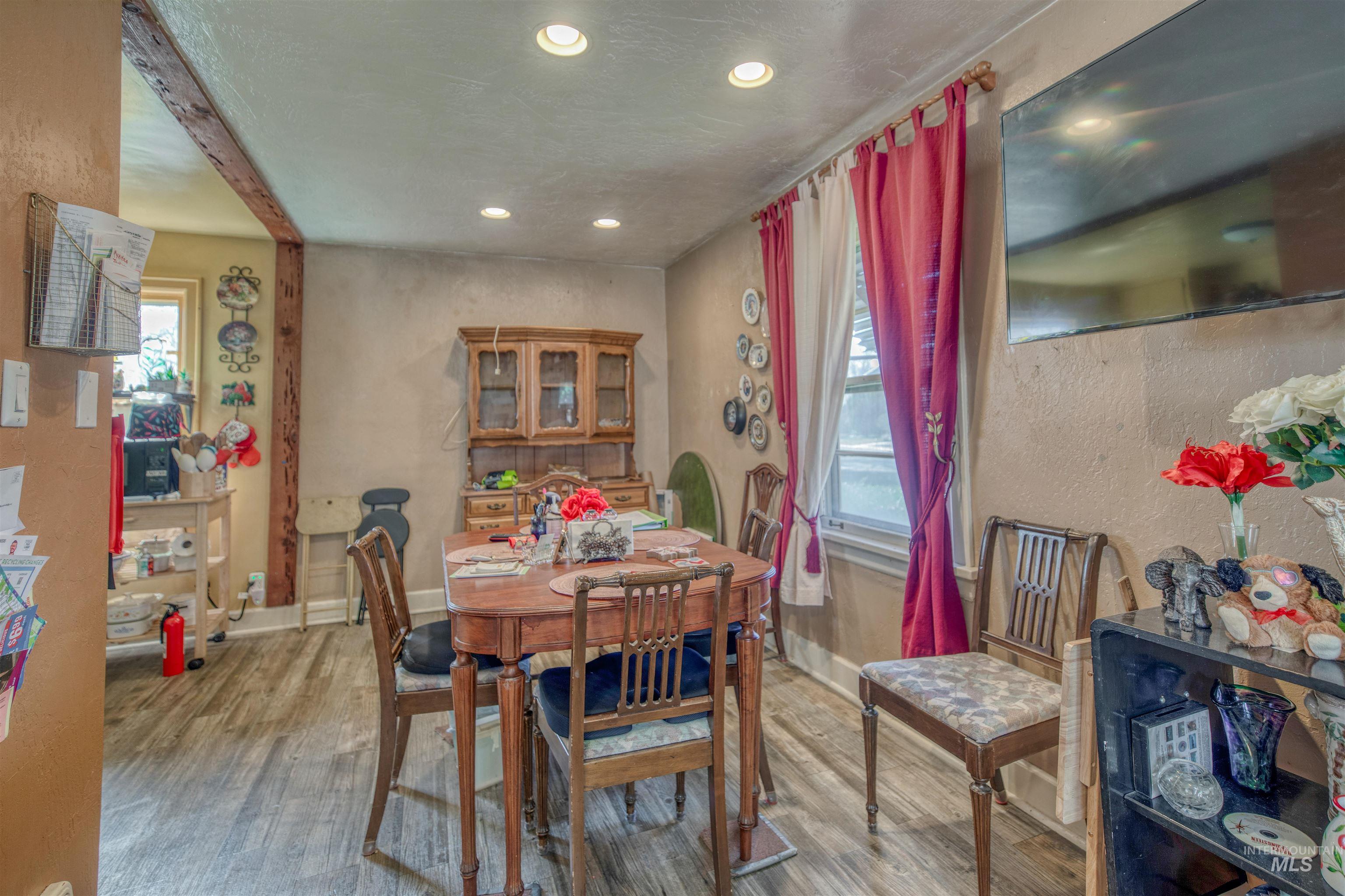 1710 S Robert St, Boise, Idaho 83705, 2 Bedrooms, 1 Bathroom, Residential For Sale, Price $334,900, 98977417