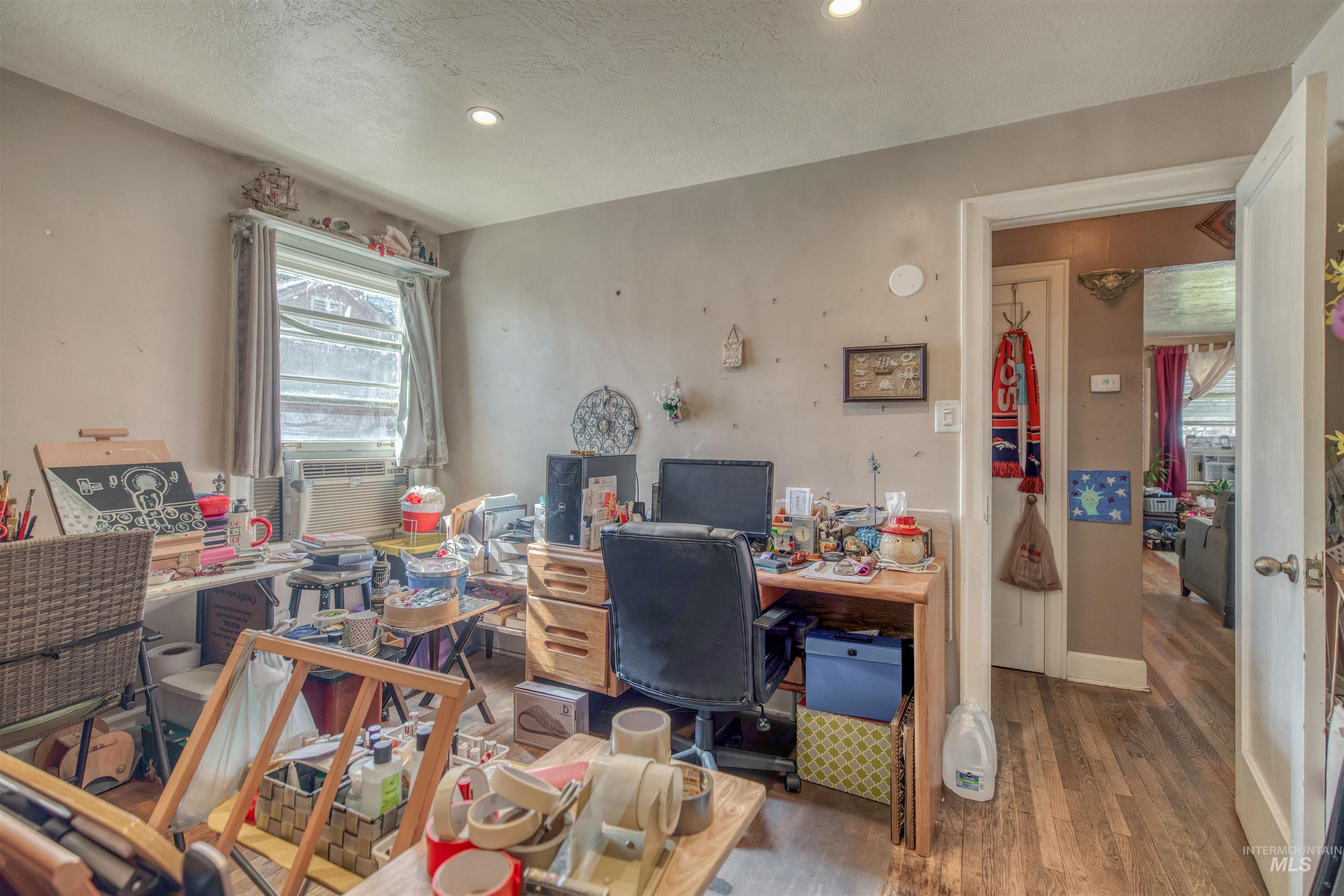 1710 S Robert St, Boise, Idaho 83705, 2 Bedrooms, 1 Bathroom, Residential For Sale, Price $334,900, 98977417