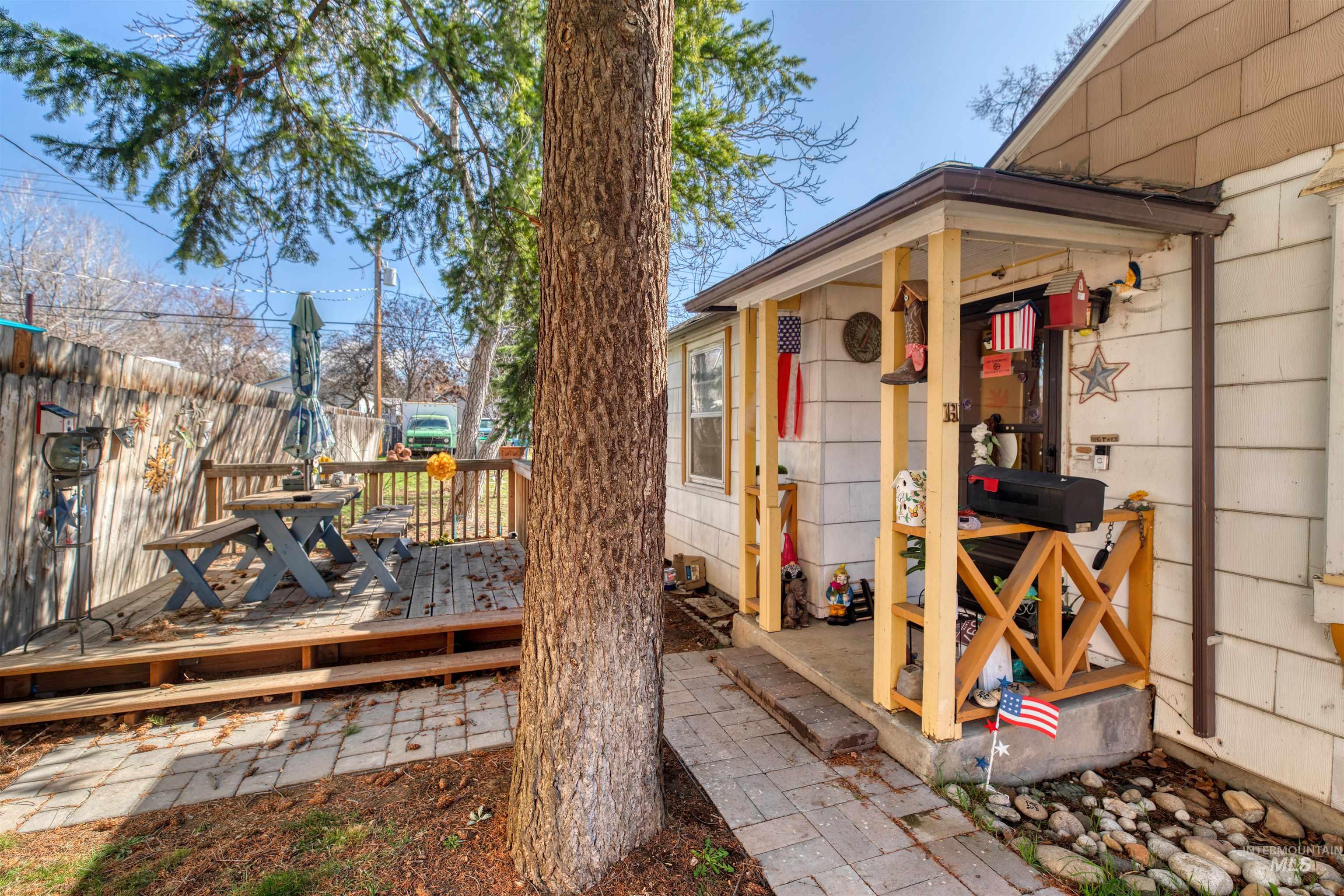 1710 S Robert St, Boise, Idaho 83705, 2 Bedrooms, 1 Bathroom, Residential For Sale, Price $334,900, 98977417