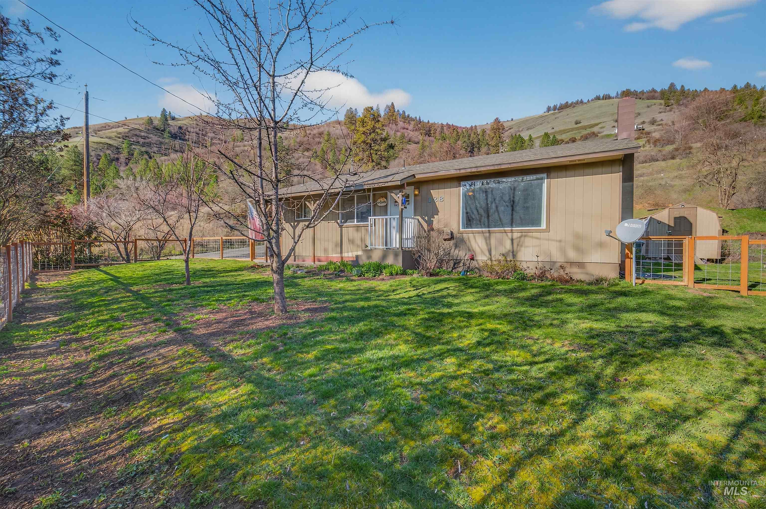 128 Old Main Street, Juliaetta, Idaho 83535, 3 Bedrooms, 1 Bathroom, Residential For Sale, Price $299,900, 98977421