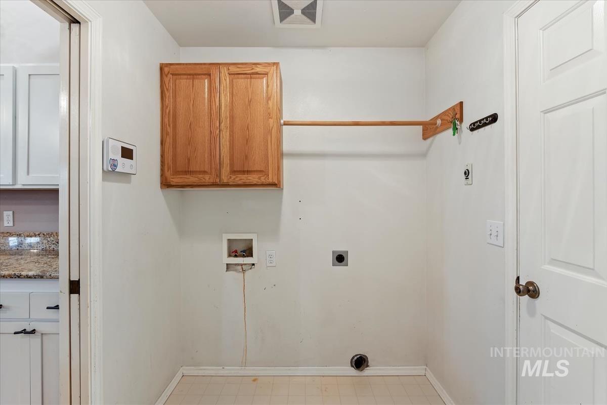 2415 S Georgetown Way, Boise, Idaho 83709, 3 Bedrooms, 2 Bathrooms, Residential For Sale, Price $589,500,MLS 98977422