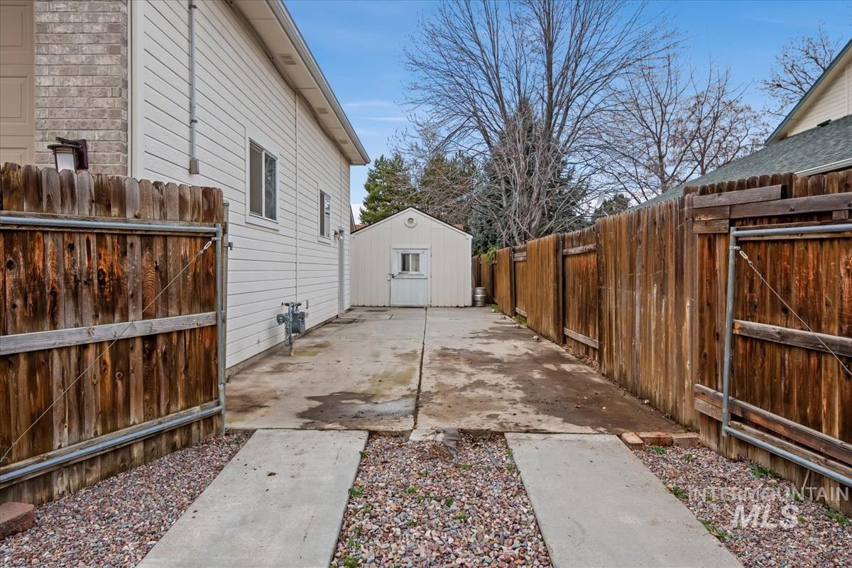 2415 S Georgetown Way, Boise, Idaho 83709, 3 Bedrooms, 2 Bathrooms, Residential For Sale, Price $589,500,MLS 98977422