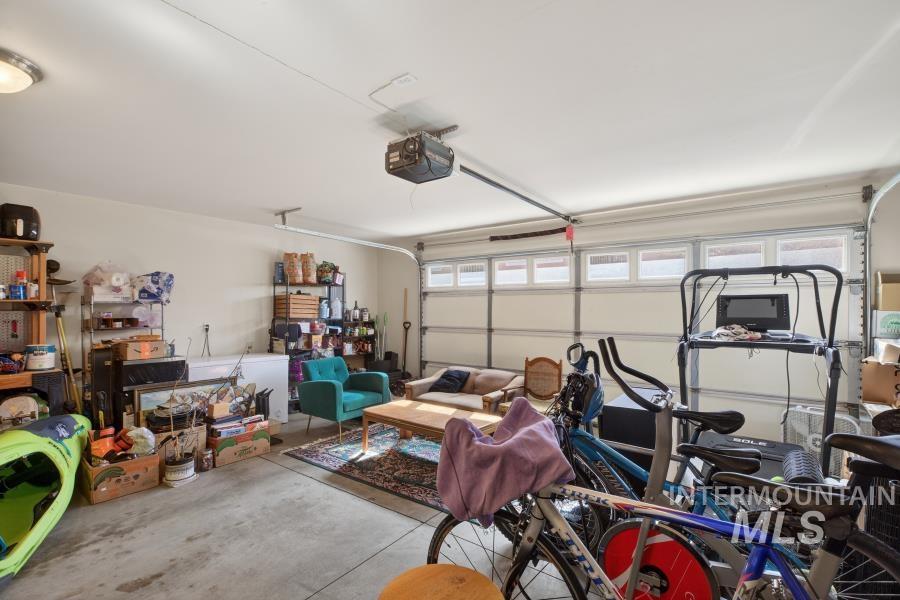 1342 Bristol, Moscow, Idaho 83843, 3 Bedrooms, 3 Bathrooms, Residential For Sale, Price $390,000, 98977426