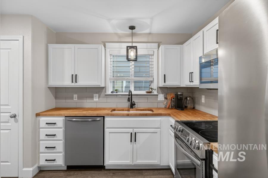 1342 Bristol, Moscow, Idaho 83843, 3 Bedrooms, 3 Bathrooms, Residential For Sale, Price $390,000, 98977426