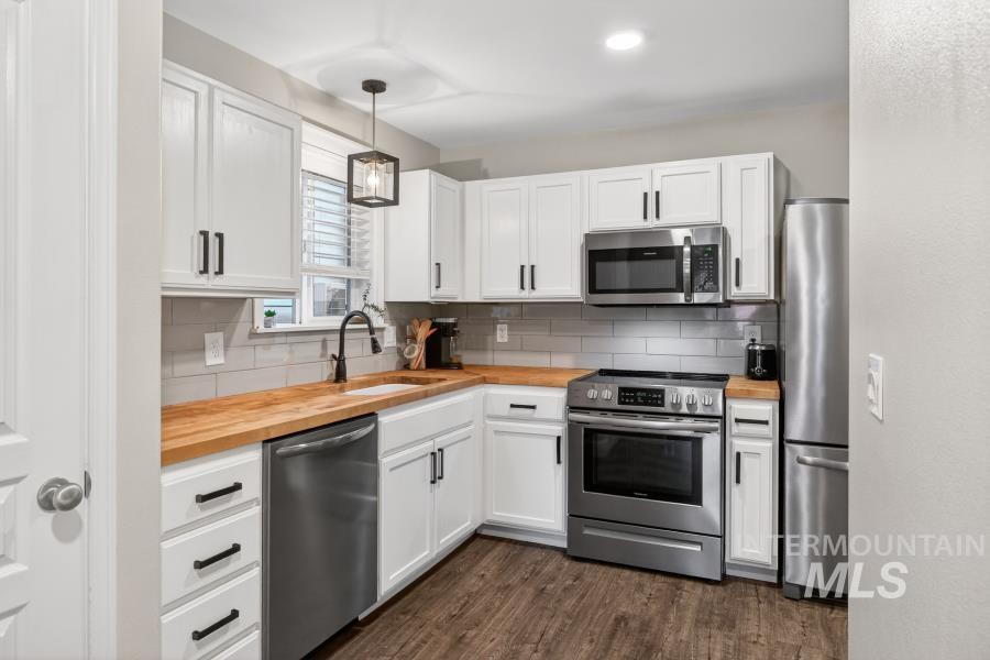 1342 Bristol, Moscow, Idaho 83843, 3 Bedrooms, 3 Bathrooms, Residential For Sale, Price $390,000, 98977426